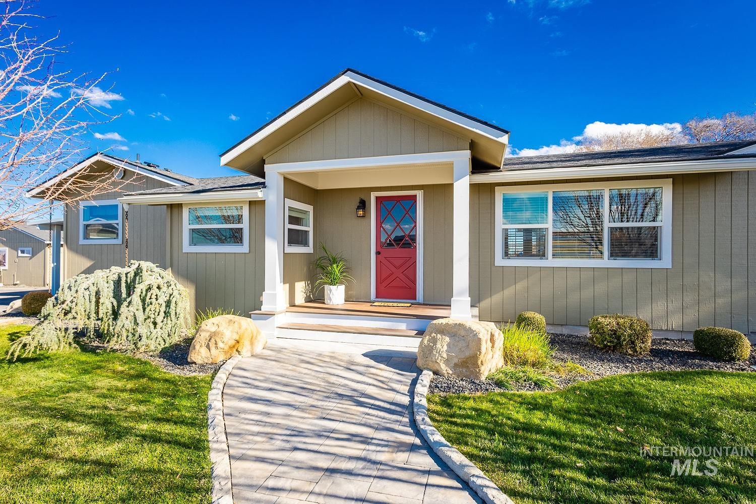 988 W King Rd., Kuna, Idaho 83634, 4 Bedrooms, 3.5 Bathrooms, Residential For Sale, Price $999,000, 98968036