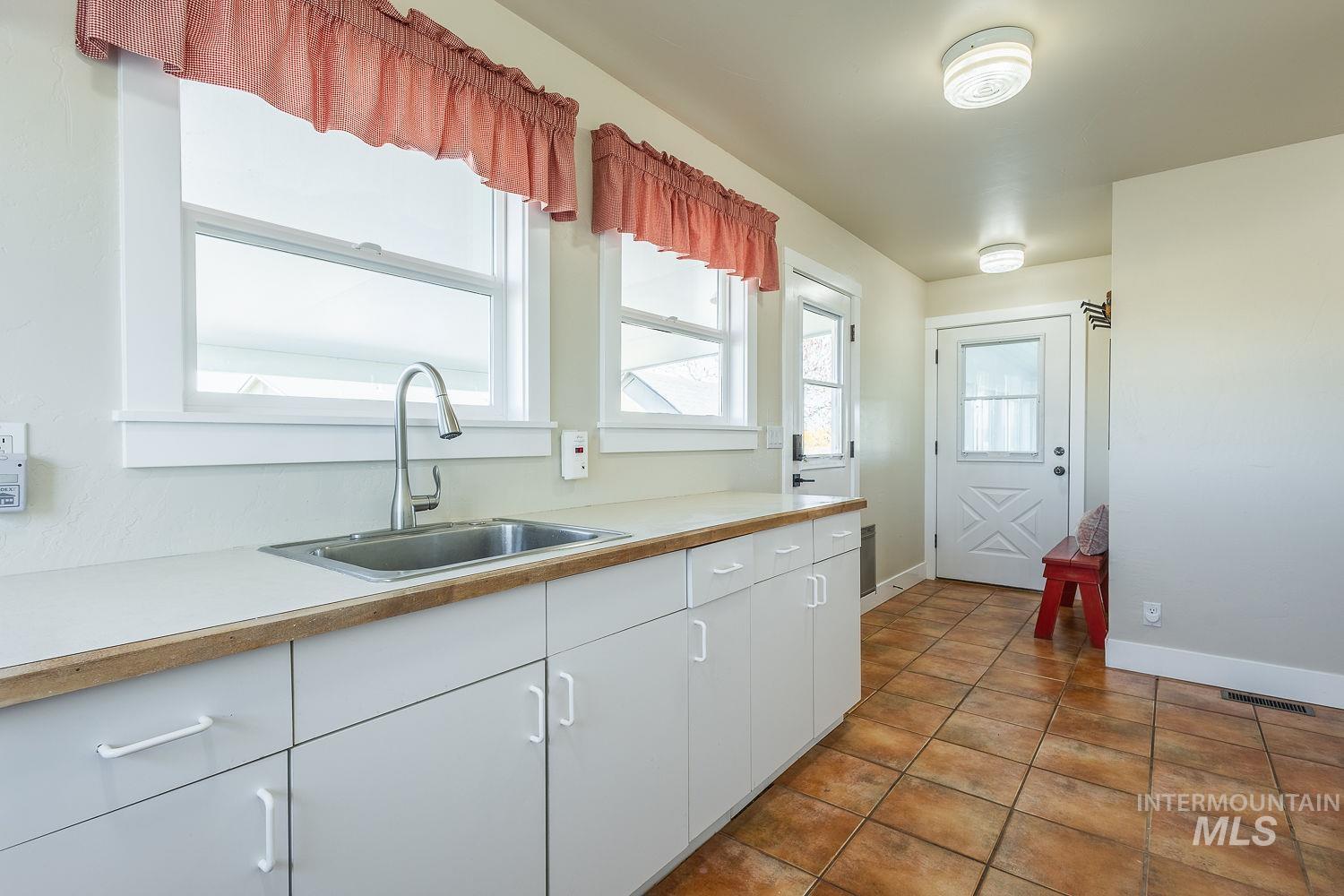 988 W King Rd., Kuna, Idaho 83634, 4 Bedrooms, 3.5 Bathrooms, Residential For Sale, Price $999,000, 98968036