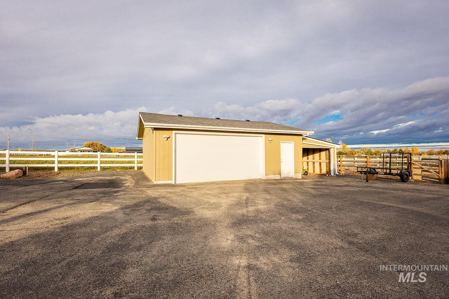 988 W King Rd., Kuna, Idaho 83634, 4 Bedrooms, 3.5 Bathrooms, Residential For Sale, Price $999,000, 98968036