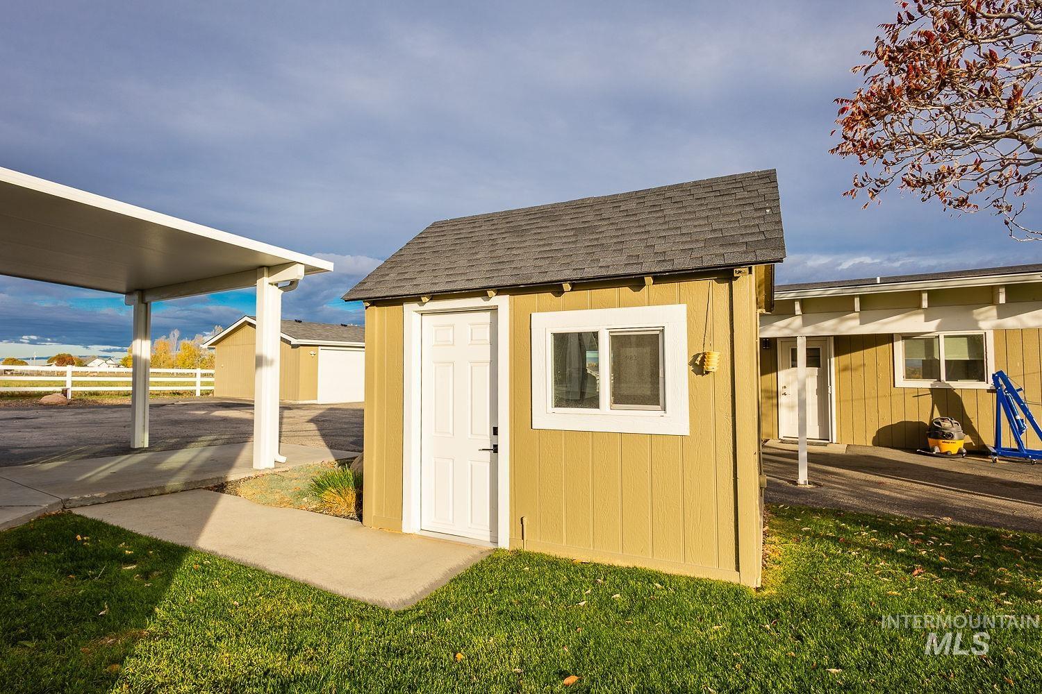 988 W King Rd., Kuna, Idaho 83634, 4 Bedrooms, 3.5 Bathrooms, Residential For Sale, Price $999,000, 98968036