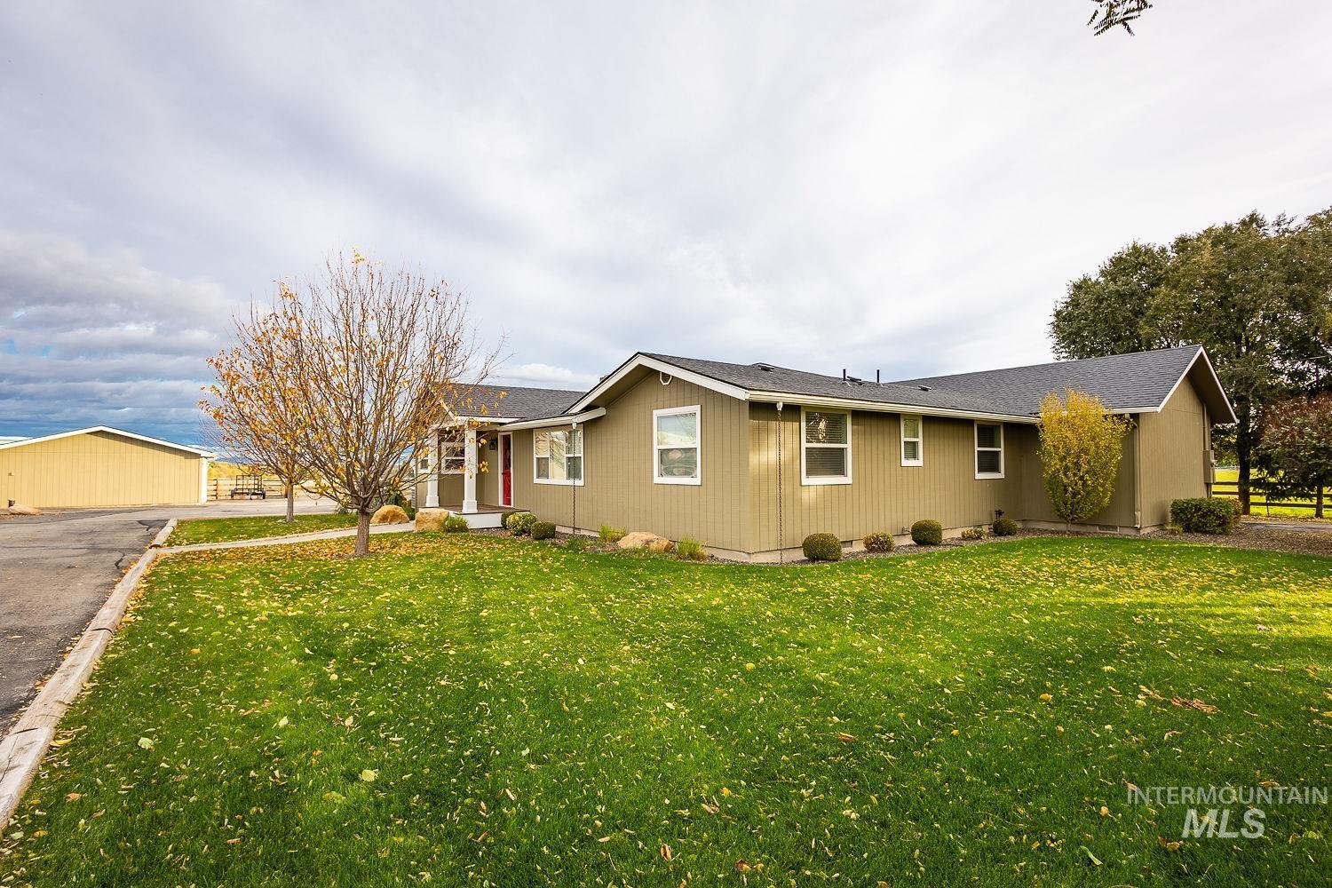 988 W King Rd., Kuna, Idaho 83634, 4 Bedrooms, 3.5 Bathrooms, Residential For Sale, Price $999,000, 98968036
