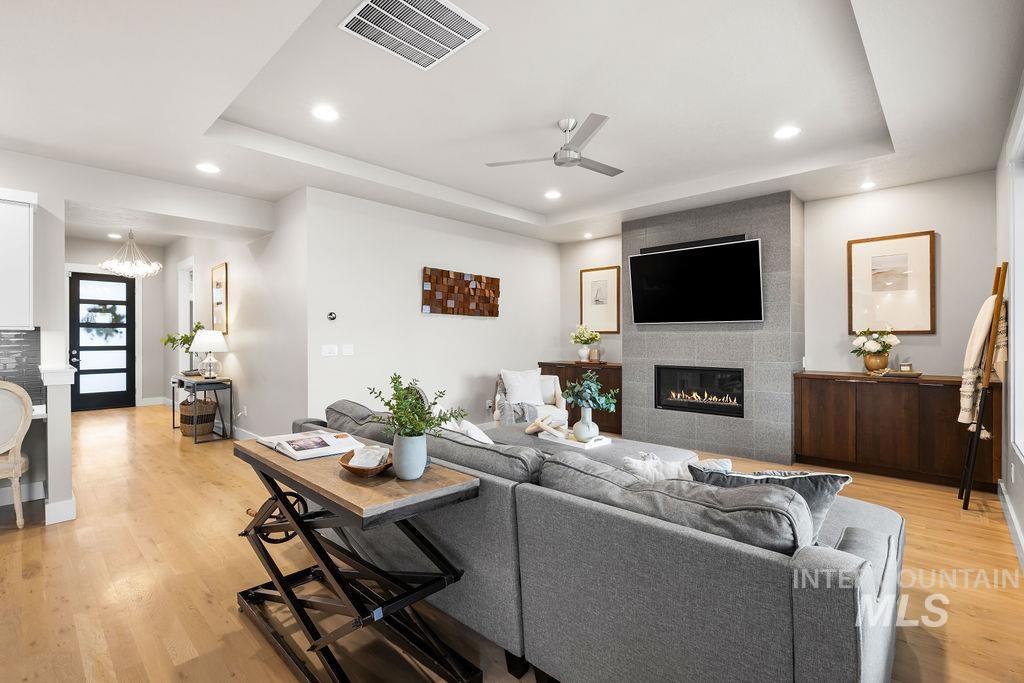 495 W Oak Springs, Meridian, Idaho 83642, 3 Bedrooms, 2 Bathrooms, Residential For Sale, Price $690,000, 98968039