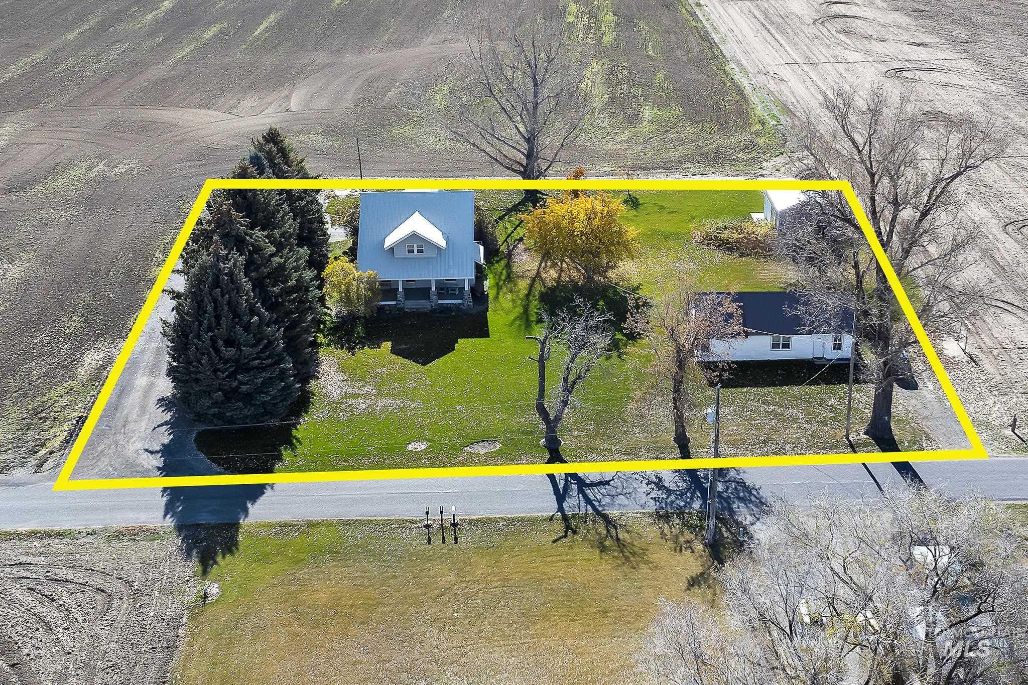 Aerial view of property and surrounding area