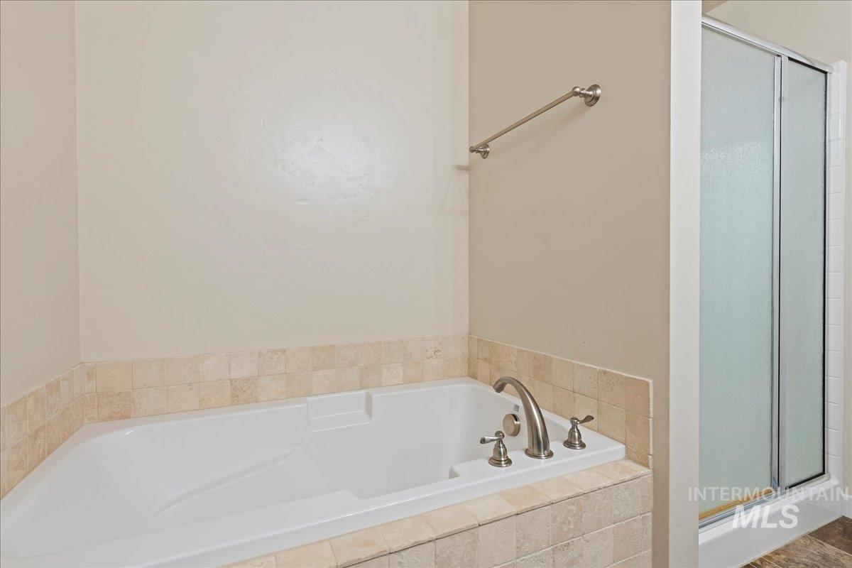 15673 Moosehorn Way, Caldwell, Idaho 83607, 4 Bedrooms, 3.5 Bathrooms, Residential For Sale, Price $560,000, 98968051