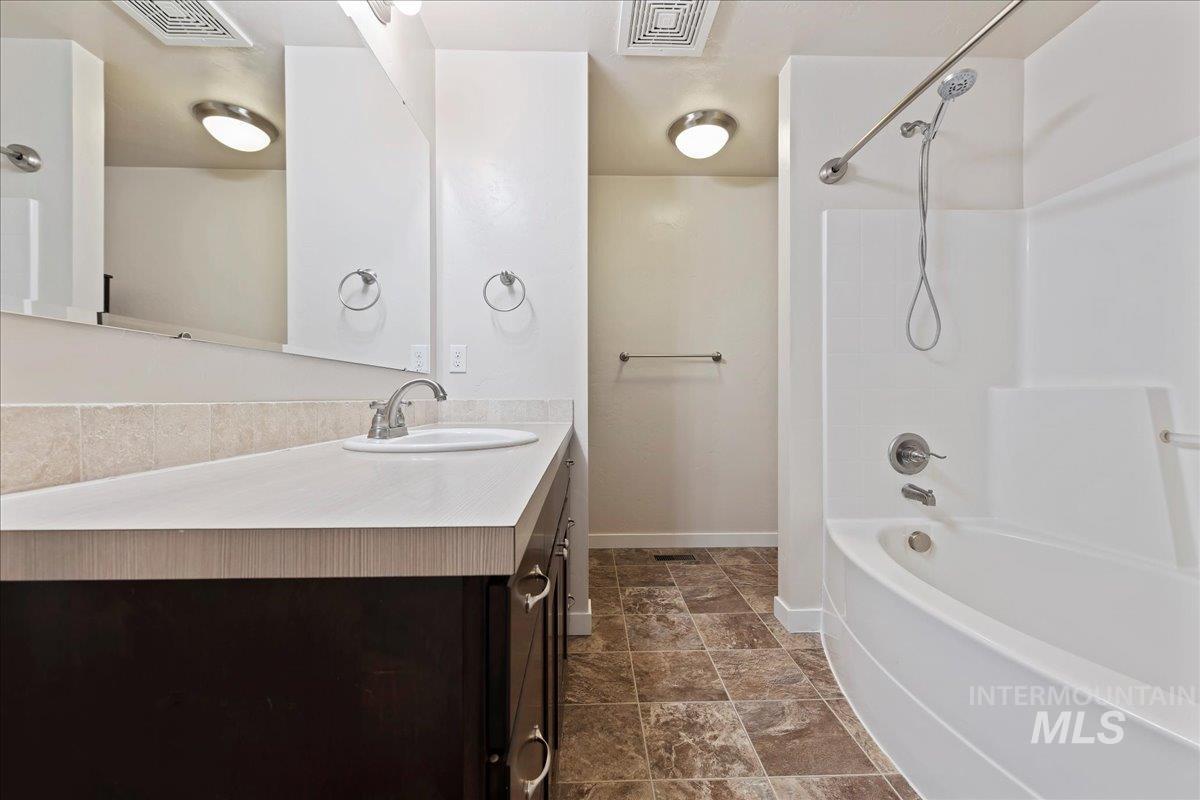 15673 Moosehorn Way, Caldwell, Idaho 83607, 4 Bedrooms, 3.5 Bathrooms, Residential For Sale, Price $560,000, 98968051