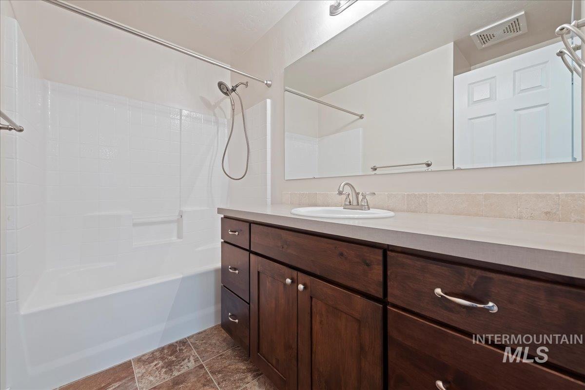 15673 Moosehorn Way, Caldwell, Idaho 83607, 4 Bedrooms, 3.5 Bathrooms, Residential For Sale, Price $560,000, 98968051