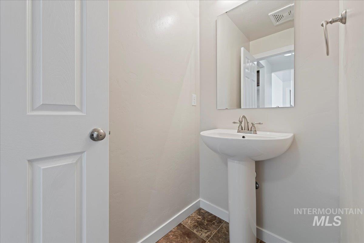 15673 Moosehorn Way, Caldwell, Idaho 83607, 4 Bedrooms, 3.5 Bathrooms, Residential For Sale, Price $560,000, 98968051