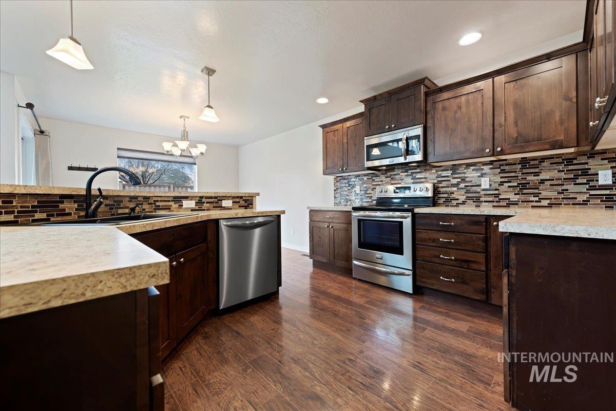 15673 Moosehorn Way, Caldwell, Idaho 83607, 4 Bedrooms, 3.5 Bathrooms, Residential For Sale, Price $560,000, 98968051