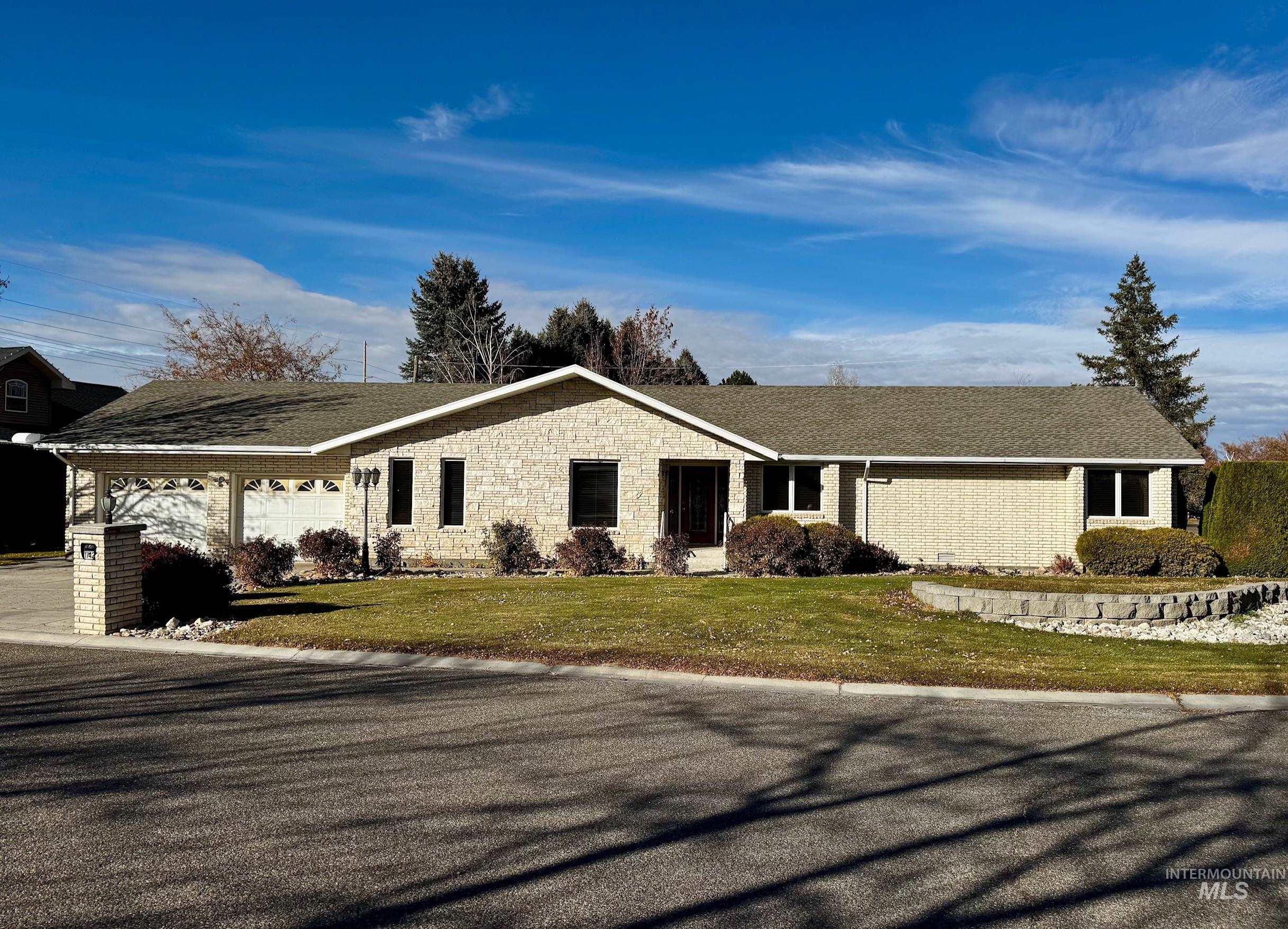 1142 Fairview Ave, Rupert, Idaho 83350, 3 Bedrooms, 3 Bathrooms, Residential For Sale, Price $434,000, 98968054