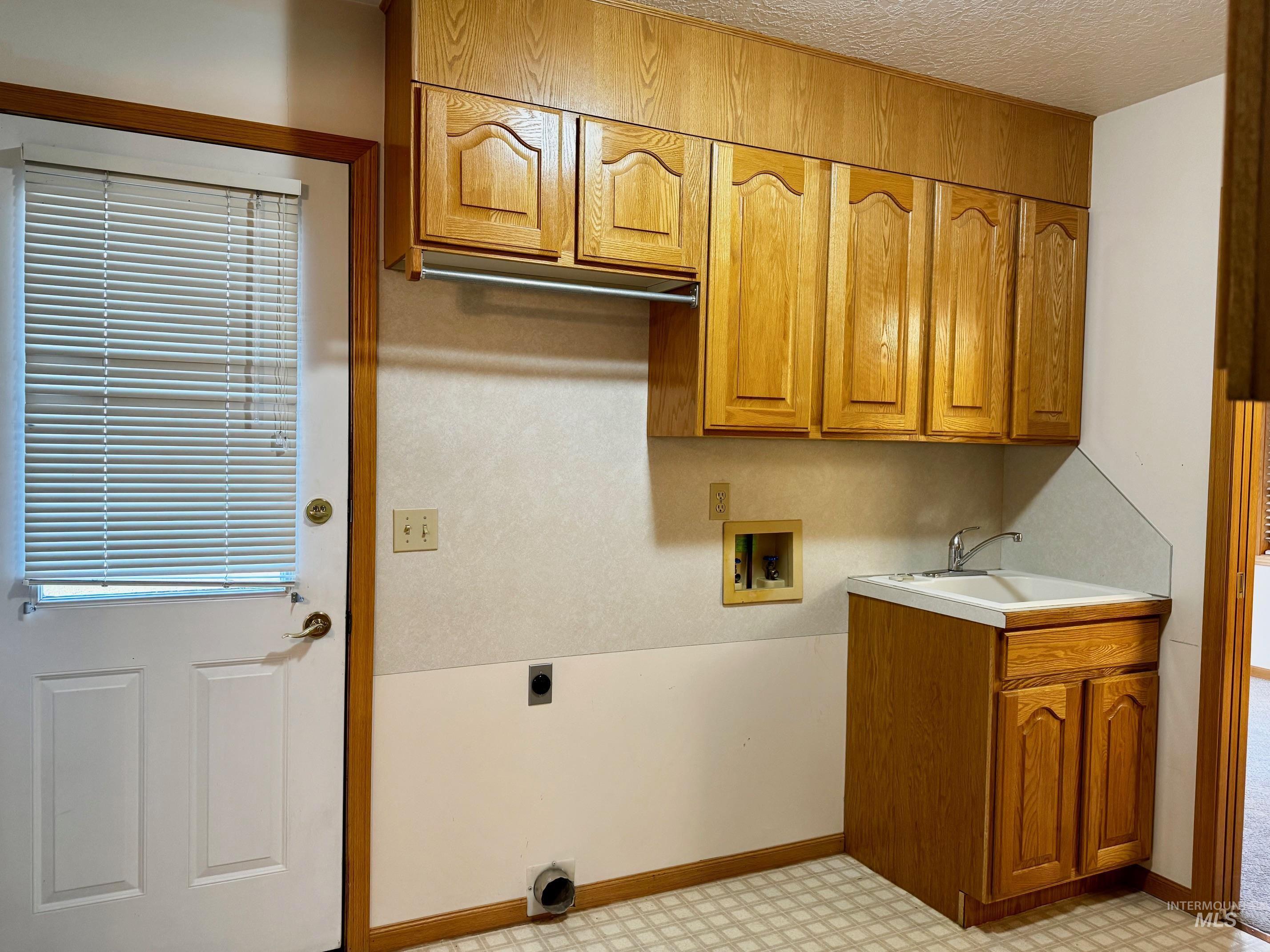 1142 Fairview Ave, Rupert, Idaho 83350, 3 Bedrooms, 3 Bathrooms, Residential For Sale, Price $434,000, 98968054