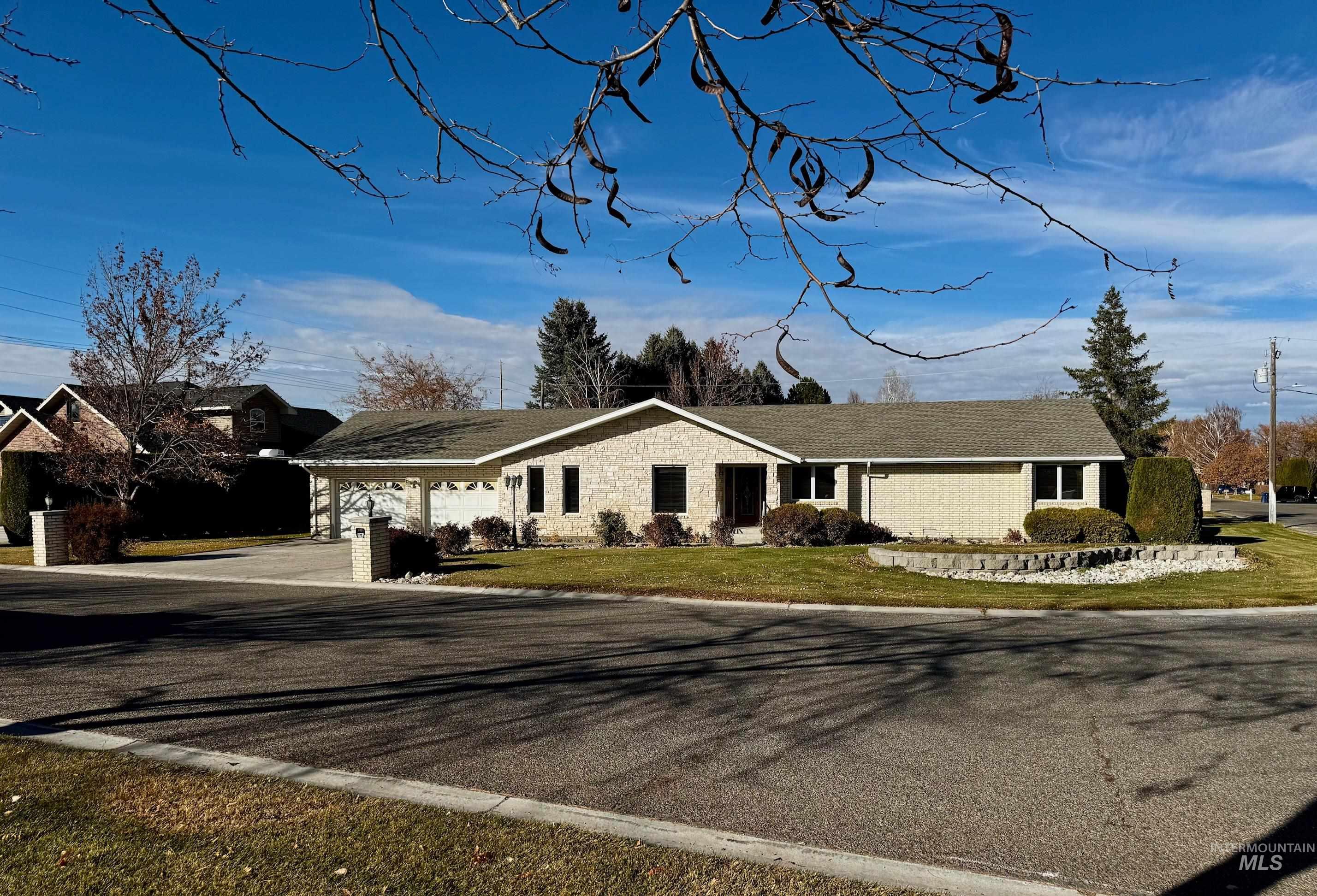 1142 Fairview Ave, Rupert, Idaho 83350, 3 Bedrooms, 3 Bathrooms, Residential For Sale, Price $434,000, 98968054