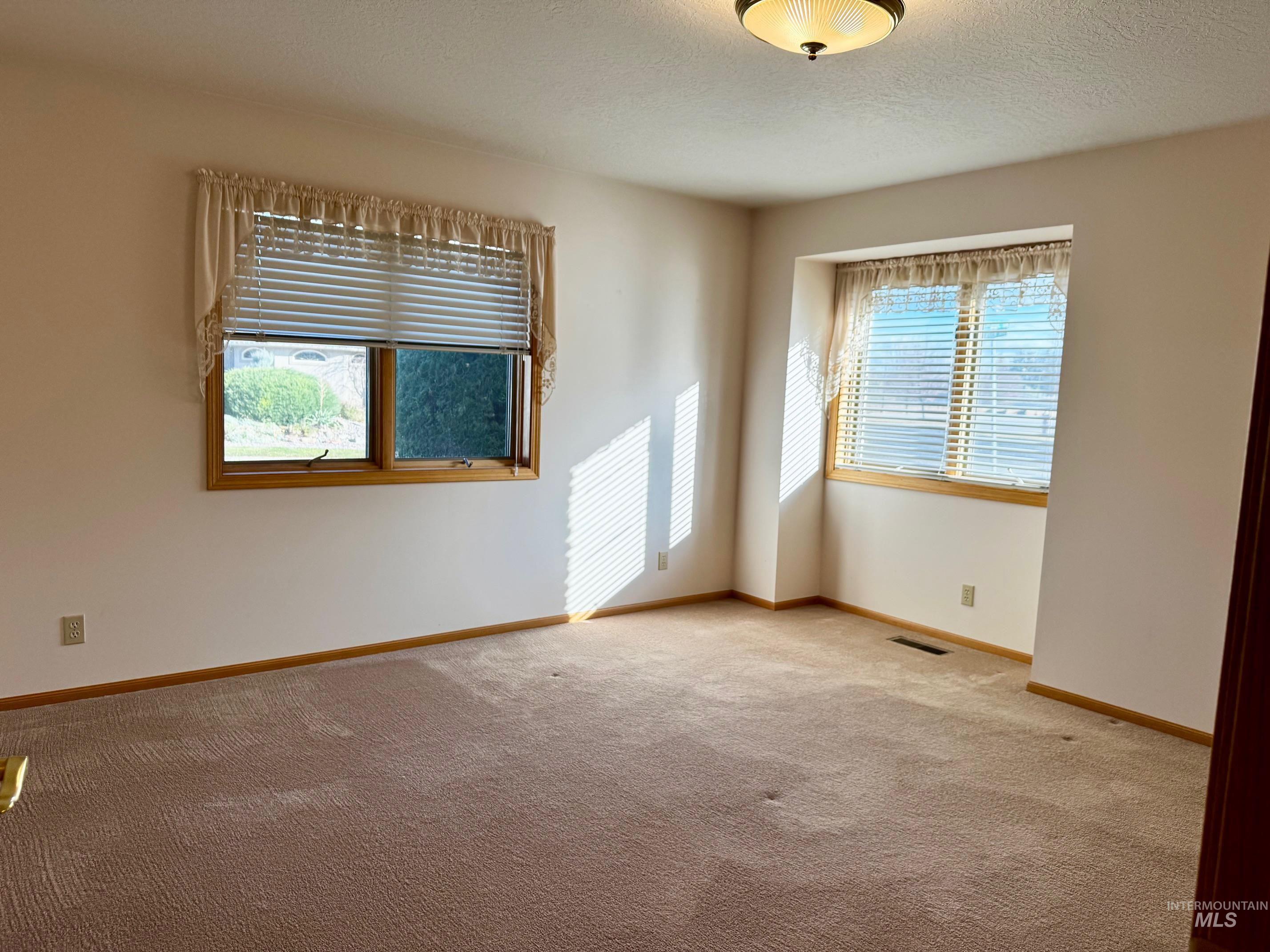 1142 Fairview Ave, Rupert, Idaho 83350, 3 Bedrooms, 3 Bathrooms, Residential For Sale, Price $434,000, 98968054