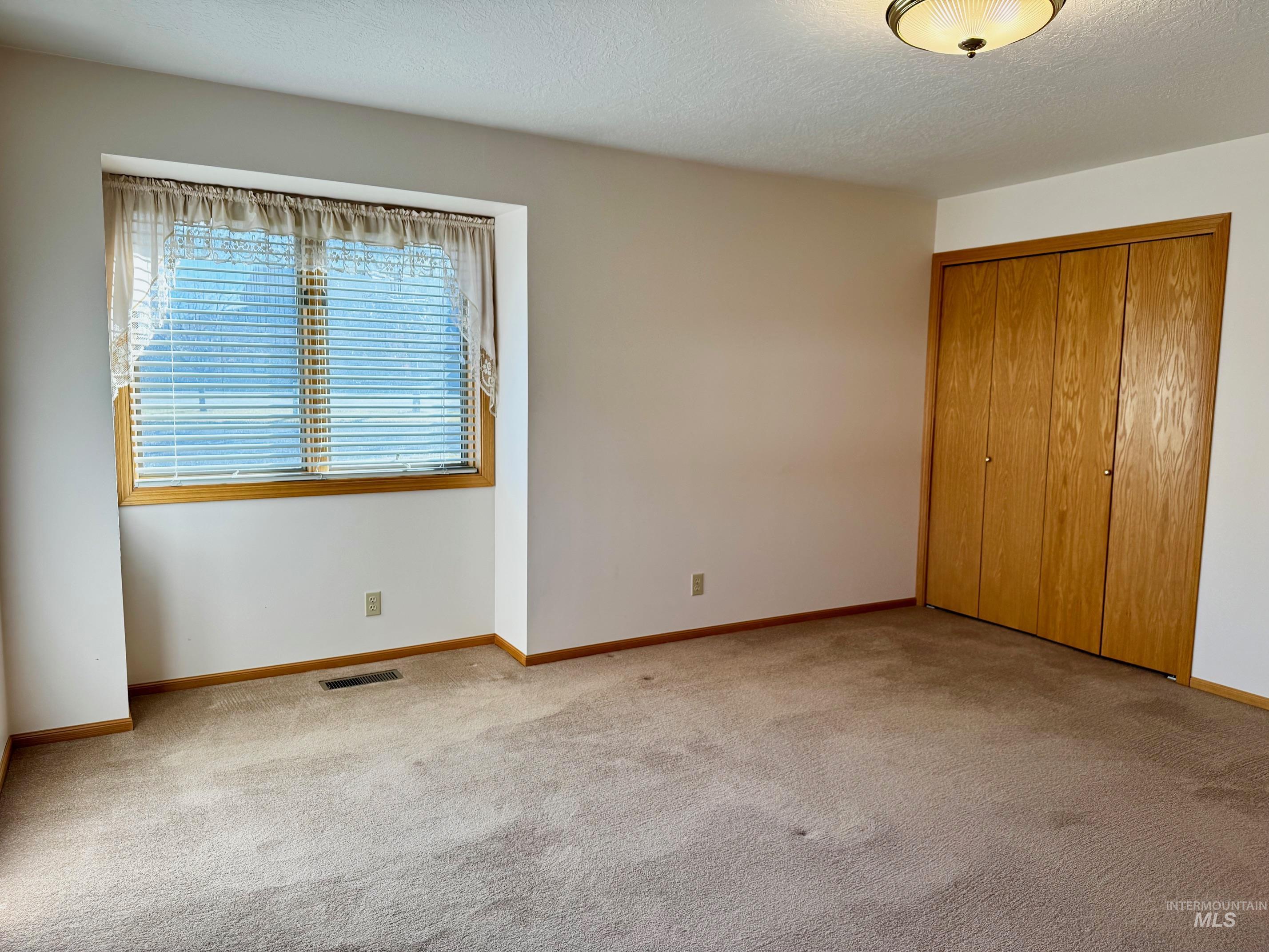 1142 Fairview Ave, Rupert, Idaho 83350, 3 Bedrooms, 3 Bathrooms, Residential For Sale, Price $434,000, 98968054