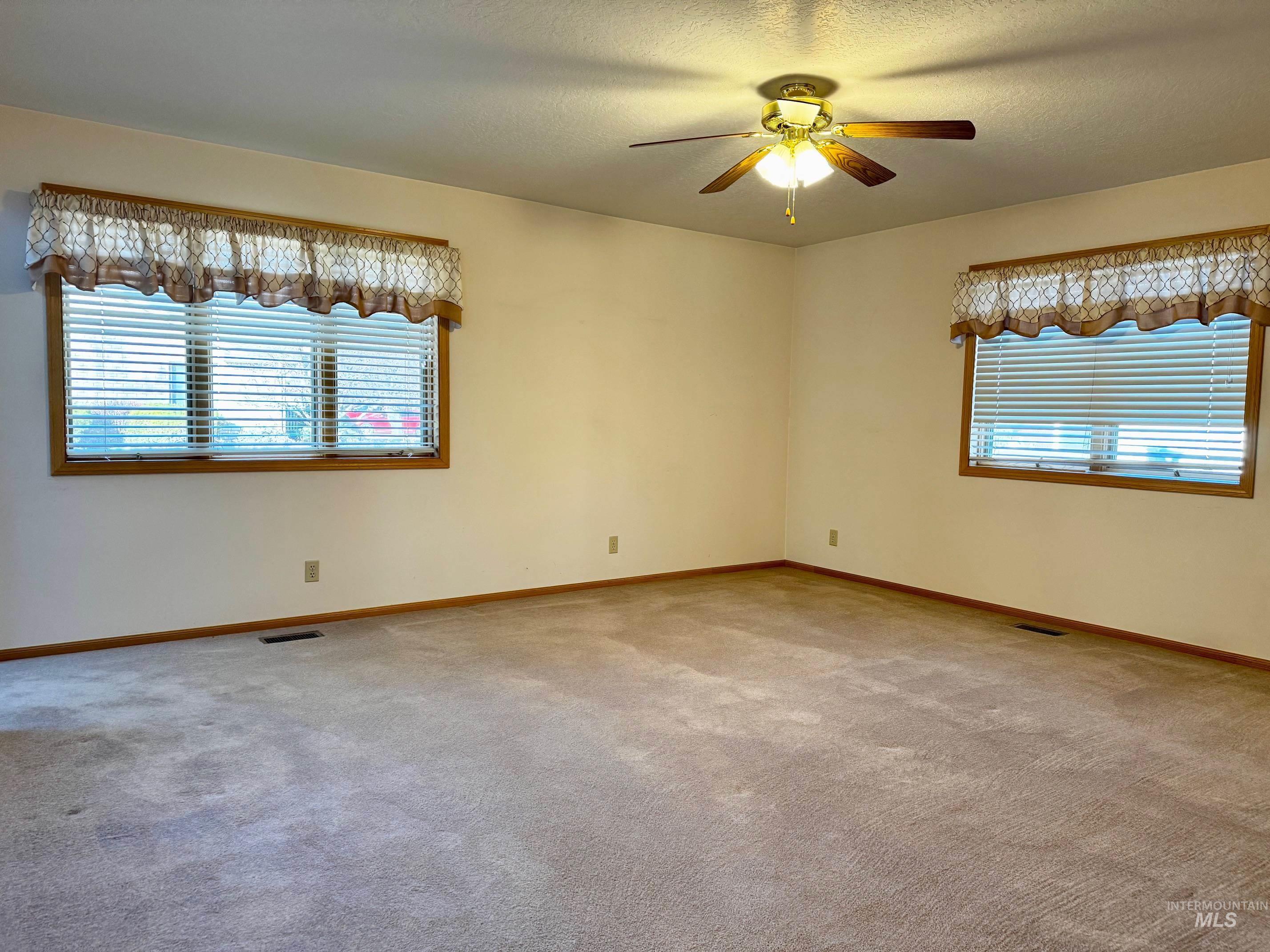 1142 Fairview Ave, Rupert, Idaho 83350, 3 Bedrooms, 3 Bathrooms, Residential For Sale, Price $434,000, 98968054