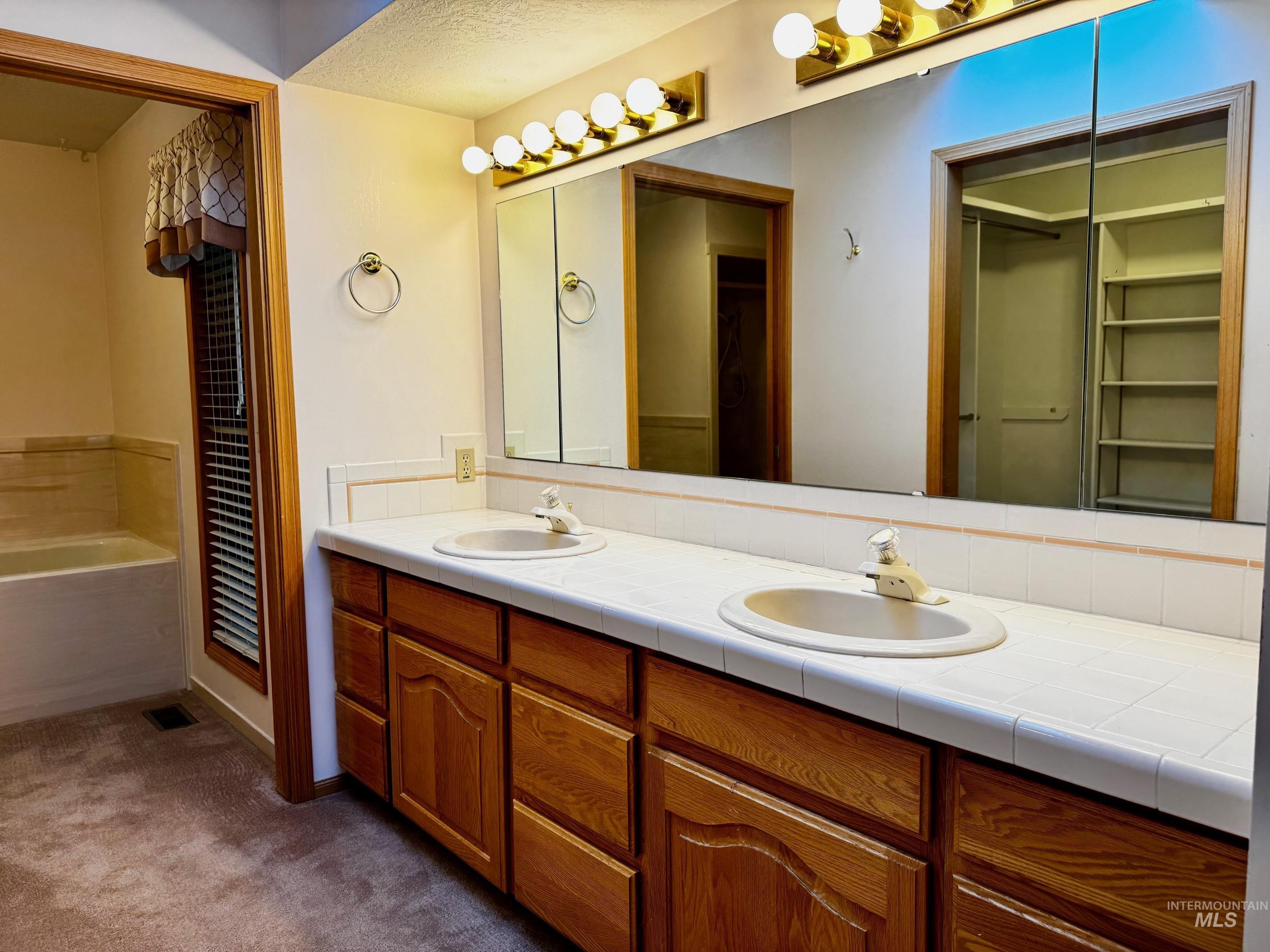 1142 Fairview Ave, Rupert, Idaho 83350, 3 Bedrooms, 3 Bathrooms, Residential For Sale, Price $434,000, 98968054