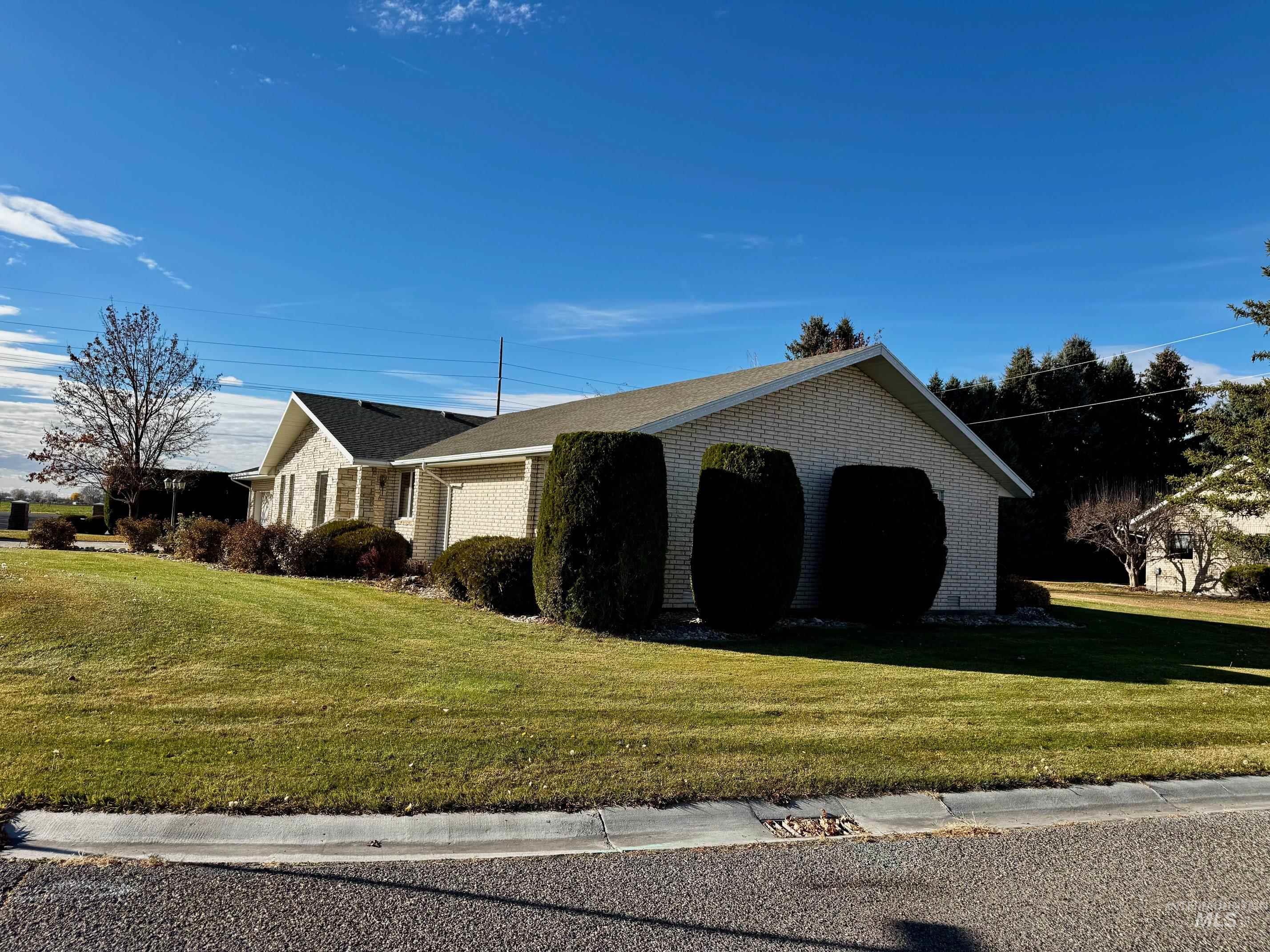 1142 Fairview Ave, Rupert, Idaho 83350, 3 Bedrooms, 3 Bathrooms, Residential For Sale, Price $434,000, 98968054