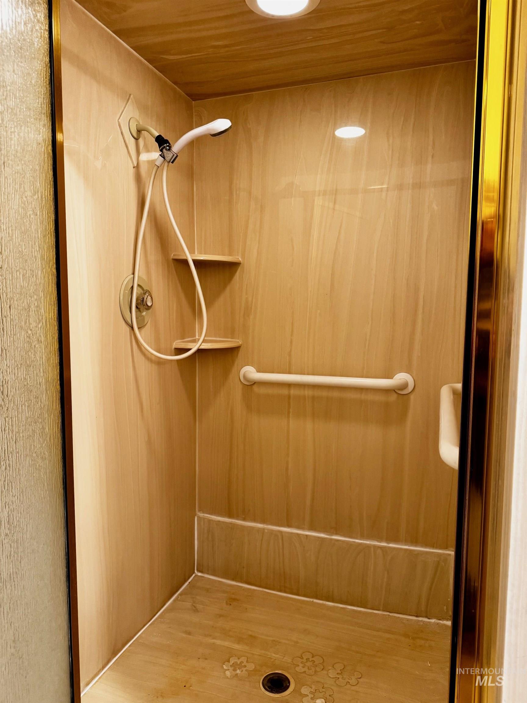 1142 Fairview Ave, Rupert, Idaho 83350, 3 Bedrooms, 3 Bathrooms, Residential For Sale, Price $434,000, 98968054