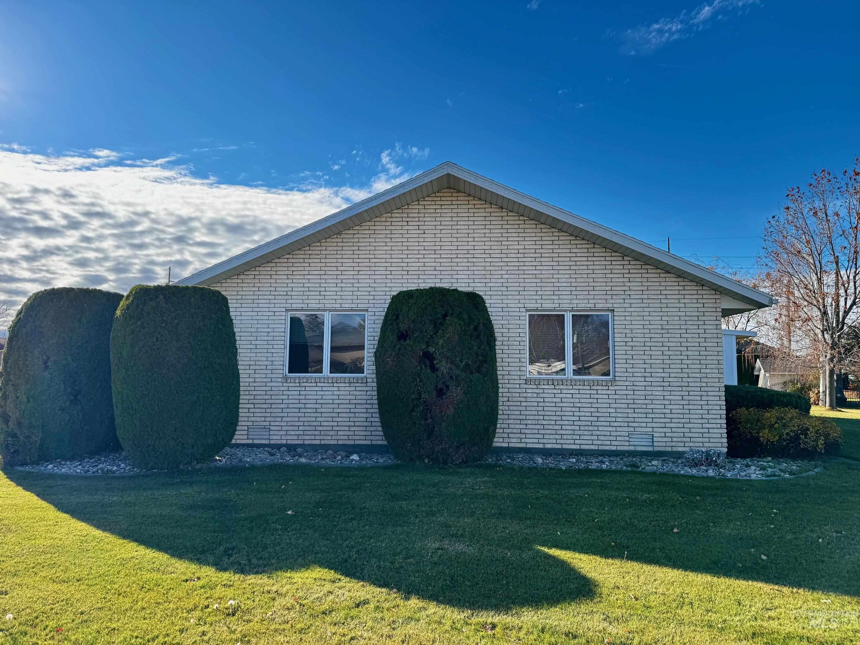 1142 Fairview Ave, Rupert, Idaho 83350, 3 Bedrooms, 3 Bathrooms, Residential For Sale, Price $434,000, 98968054