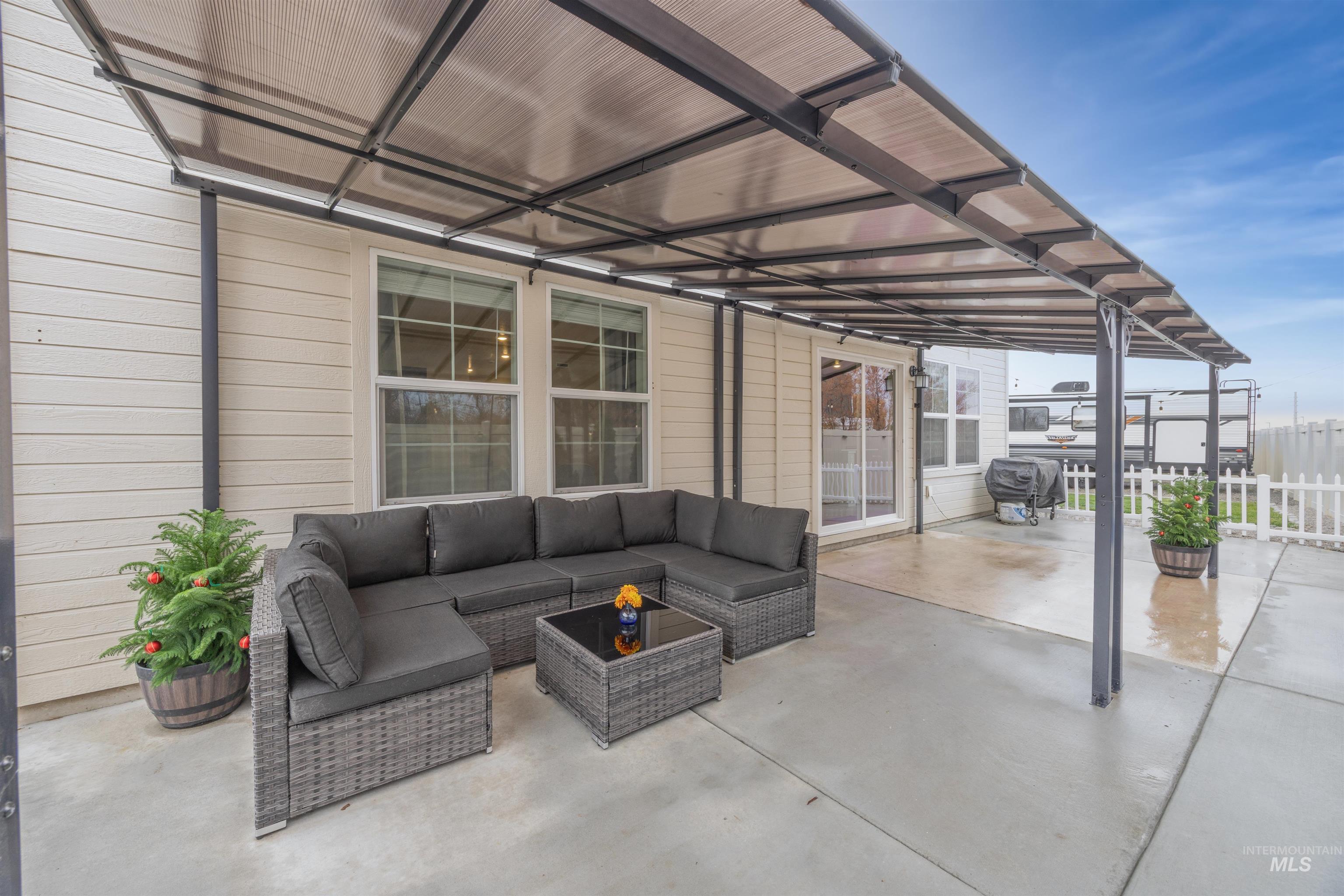 View of patio / terrace featuring outdoor lounge area
