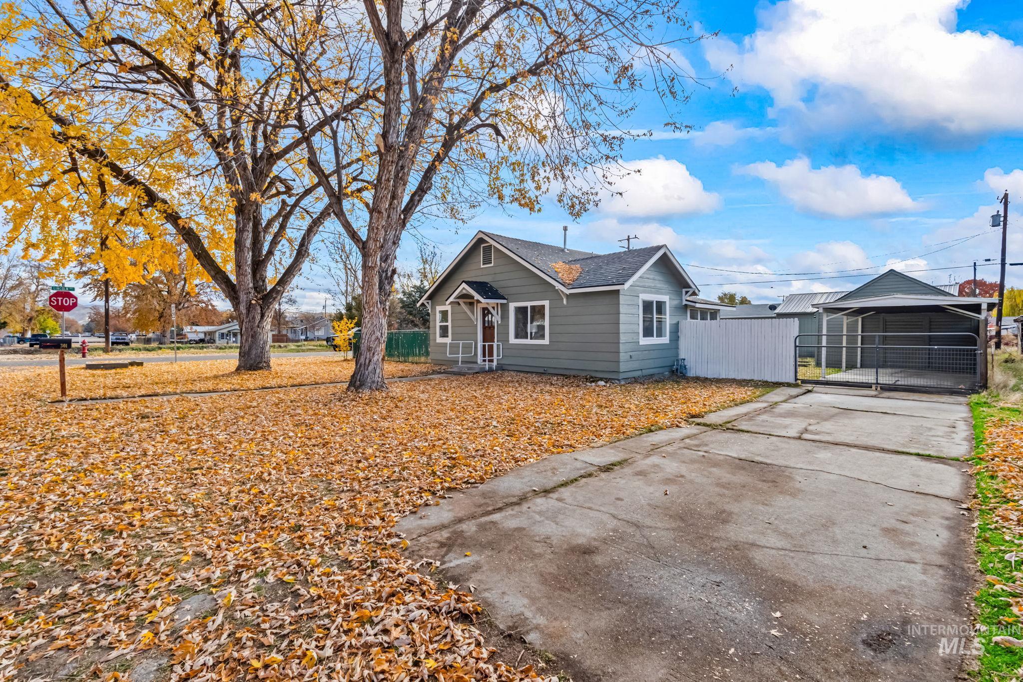 View of front facade with a shingled roof and driveway