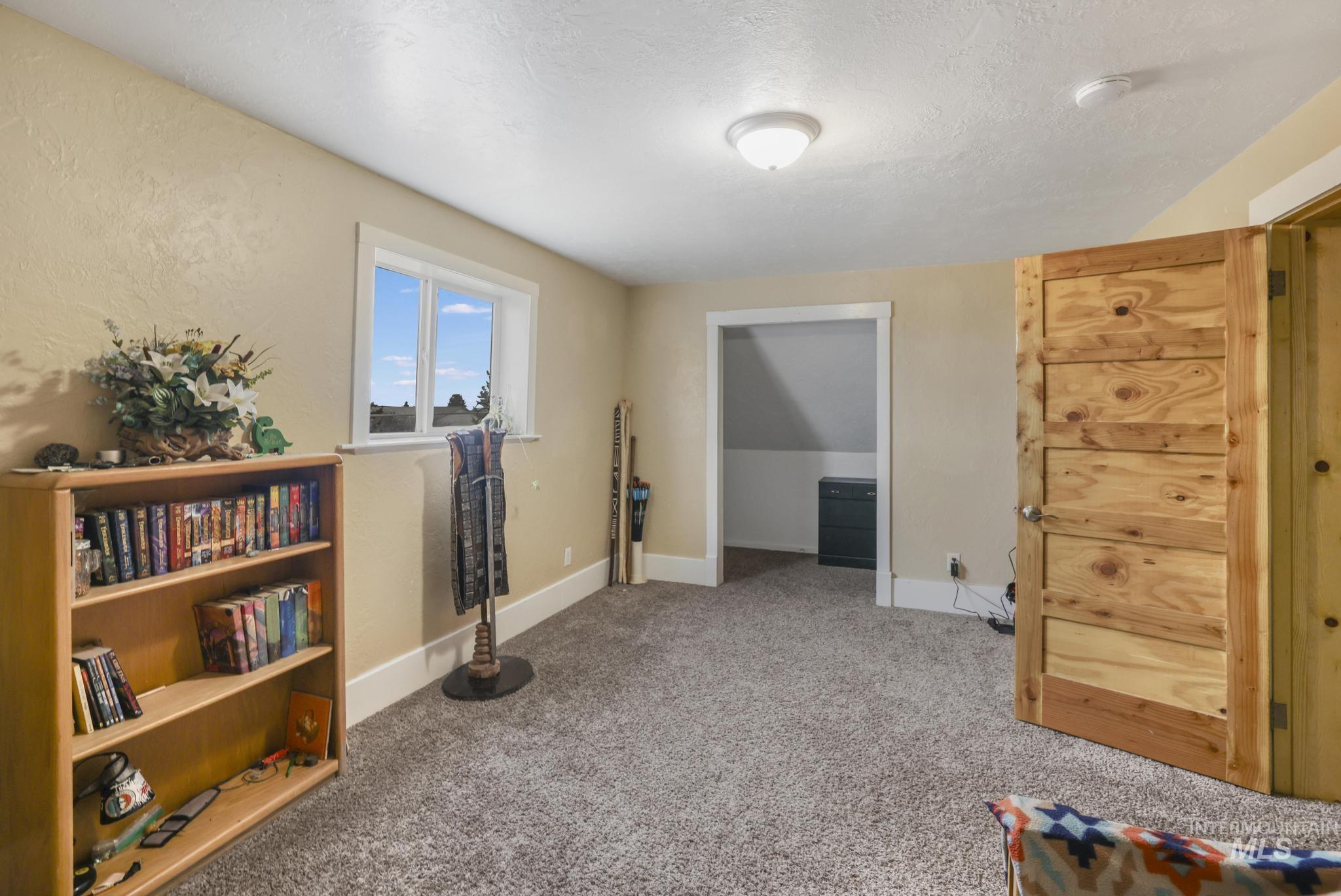 409 1st St E, Hansen, Idaho 83334, 5 Bedrooms, 3 Bathrooms, Residential For Sale, Price $450,000, 98968068