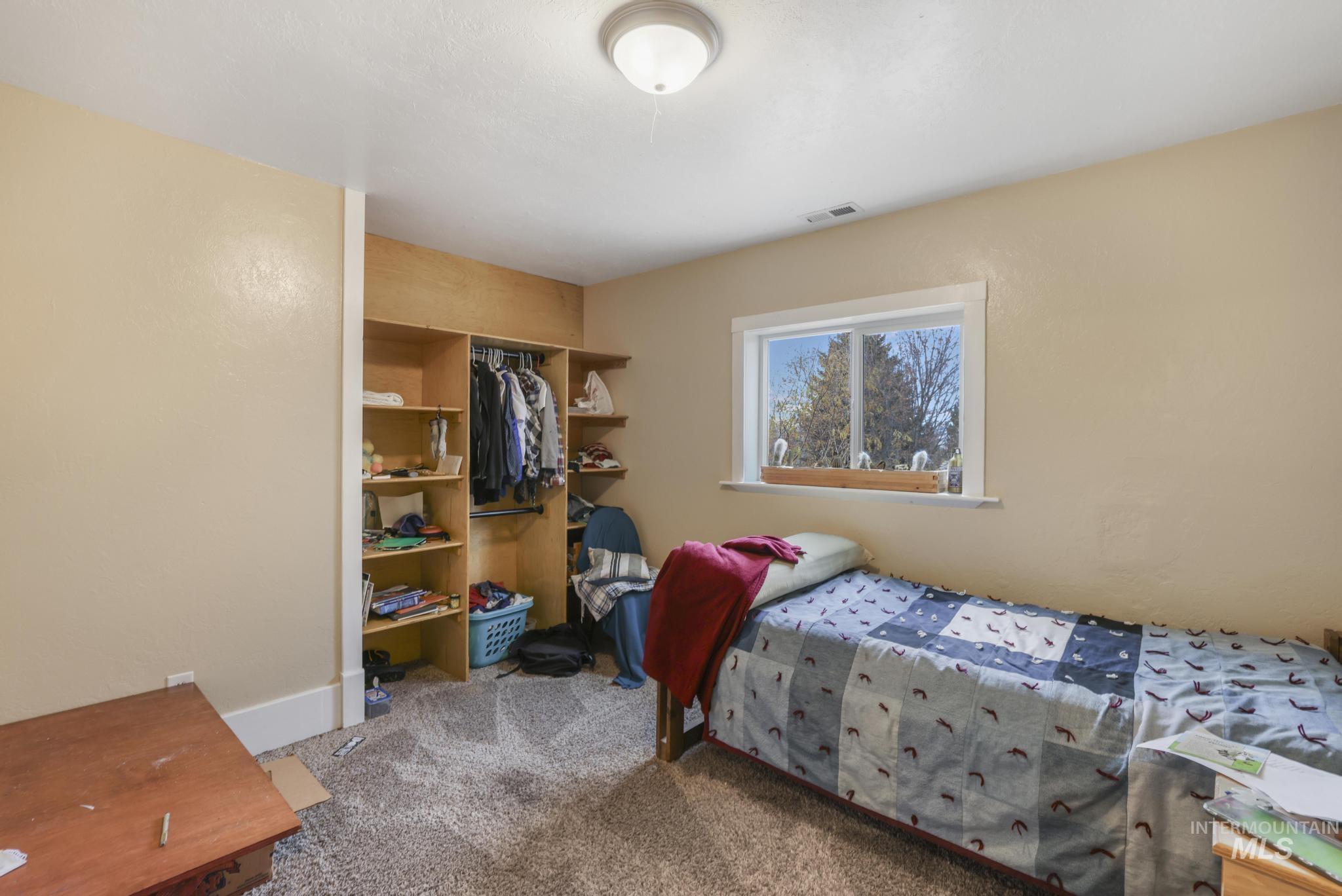 409 1st St E, Hansen, Idaho 83334, 5 Bedrooms, 3 Bathrooms, Residential For Sale, Price $450,000, 98968068