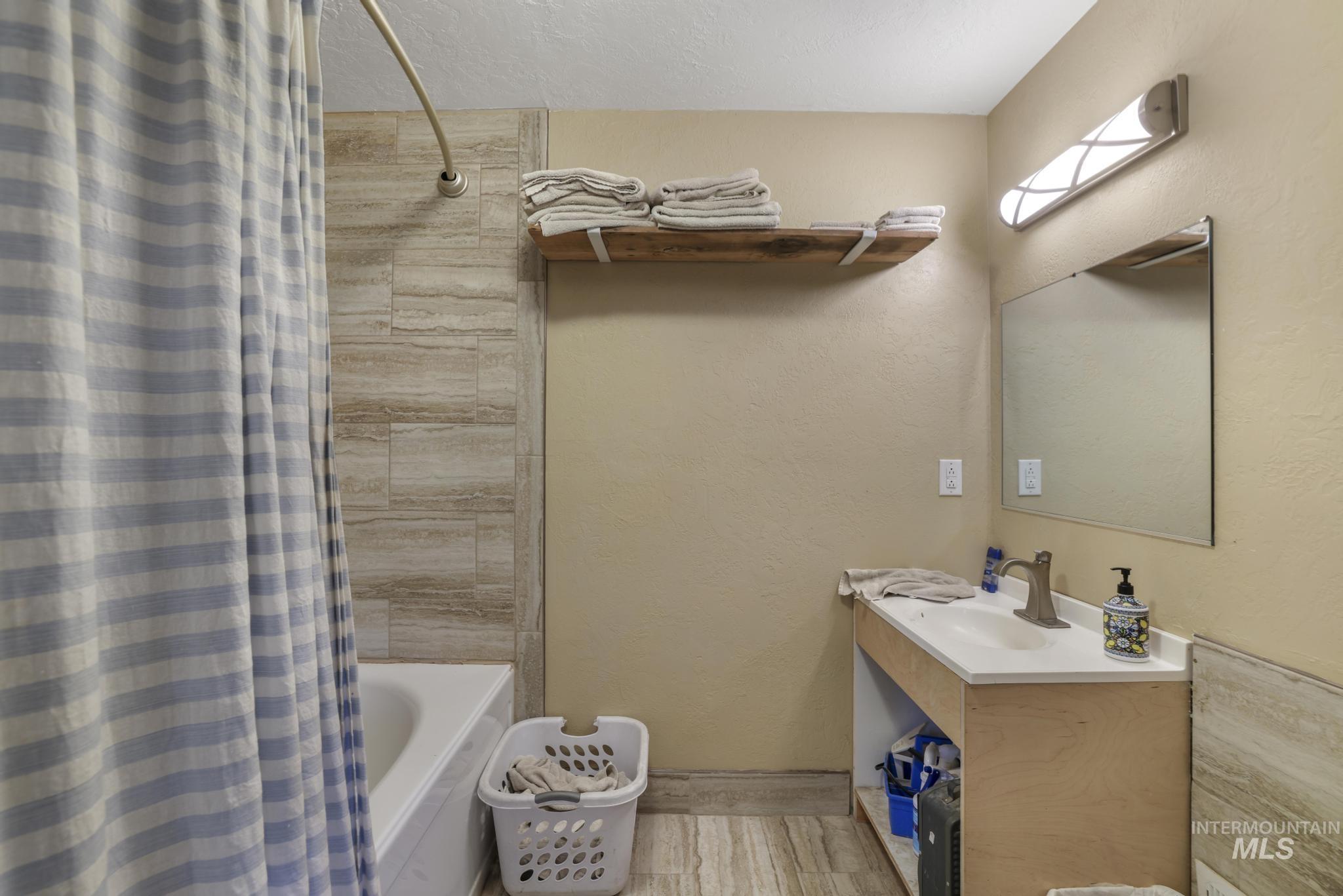 409 1st St E, Hansen, Idaho 83334, 5 Bedrooms, 3 Bathrooms, Residential For Sale, Price $450,000, 98968068