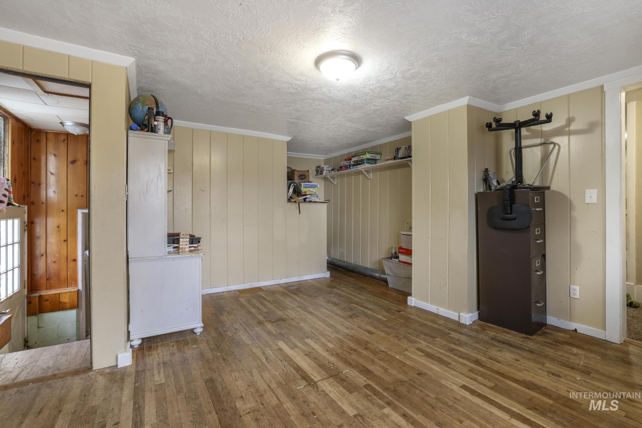 409 1st St E, Hansen, Idaho 83334, 5 Bedrooms, 3 Bathrooms, Residential For Sale, Price $450,000, 98968068