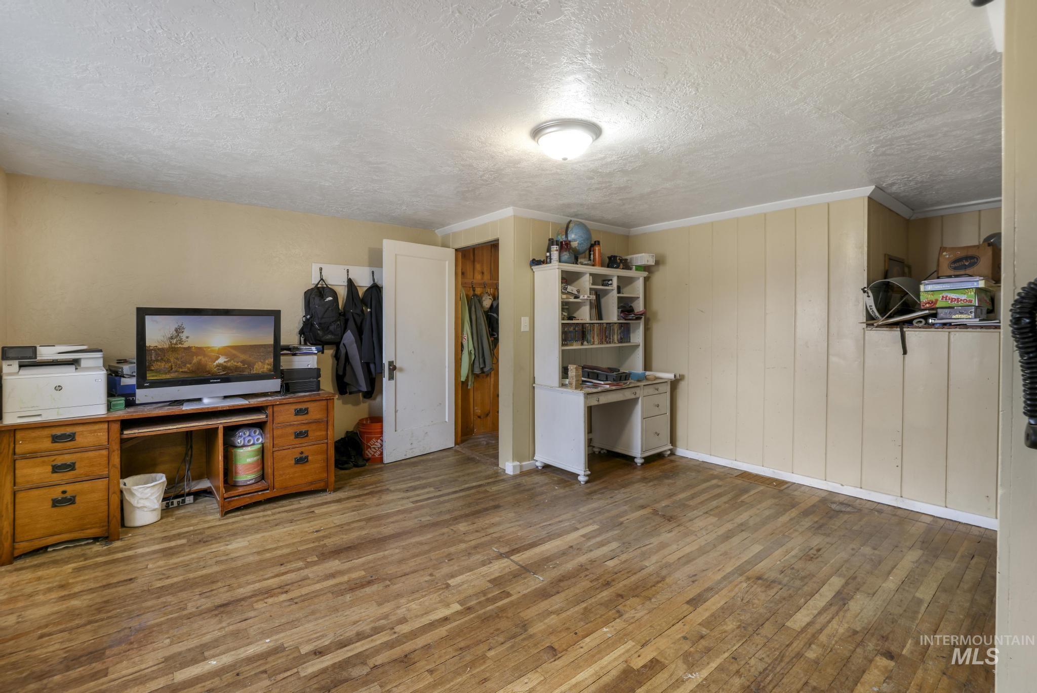 409 1st St E, Hansen, Idaho 83334, 5 Bedrooms, 3 Bathrooms, Residential For Sale, Price $450,000, 98968068