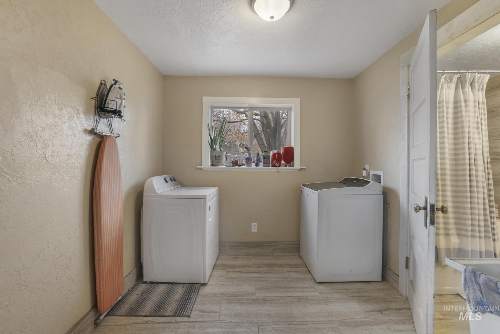 409 1st St E, Hansen, Idaho 83334, 5 Bedrooms, 3 Bathrooms, Residential For Sale, Price $450,000, 98968068