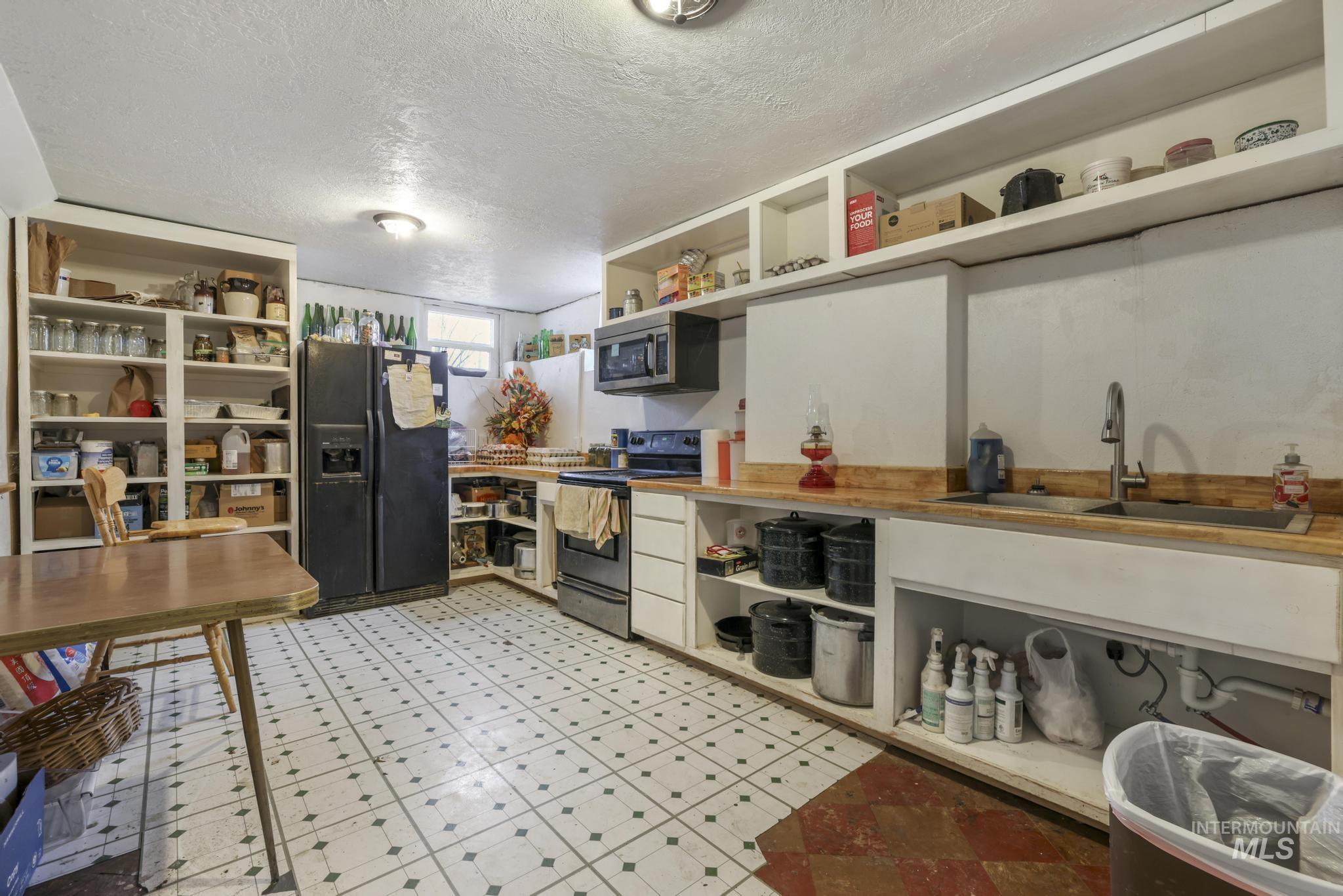 409 1st St E, Hansen, Idaho 83334, 5 Bedrooms, 3 Bathrooms, Residential For Sale, Price $450,000, 98968068