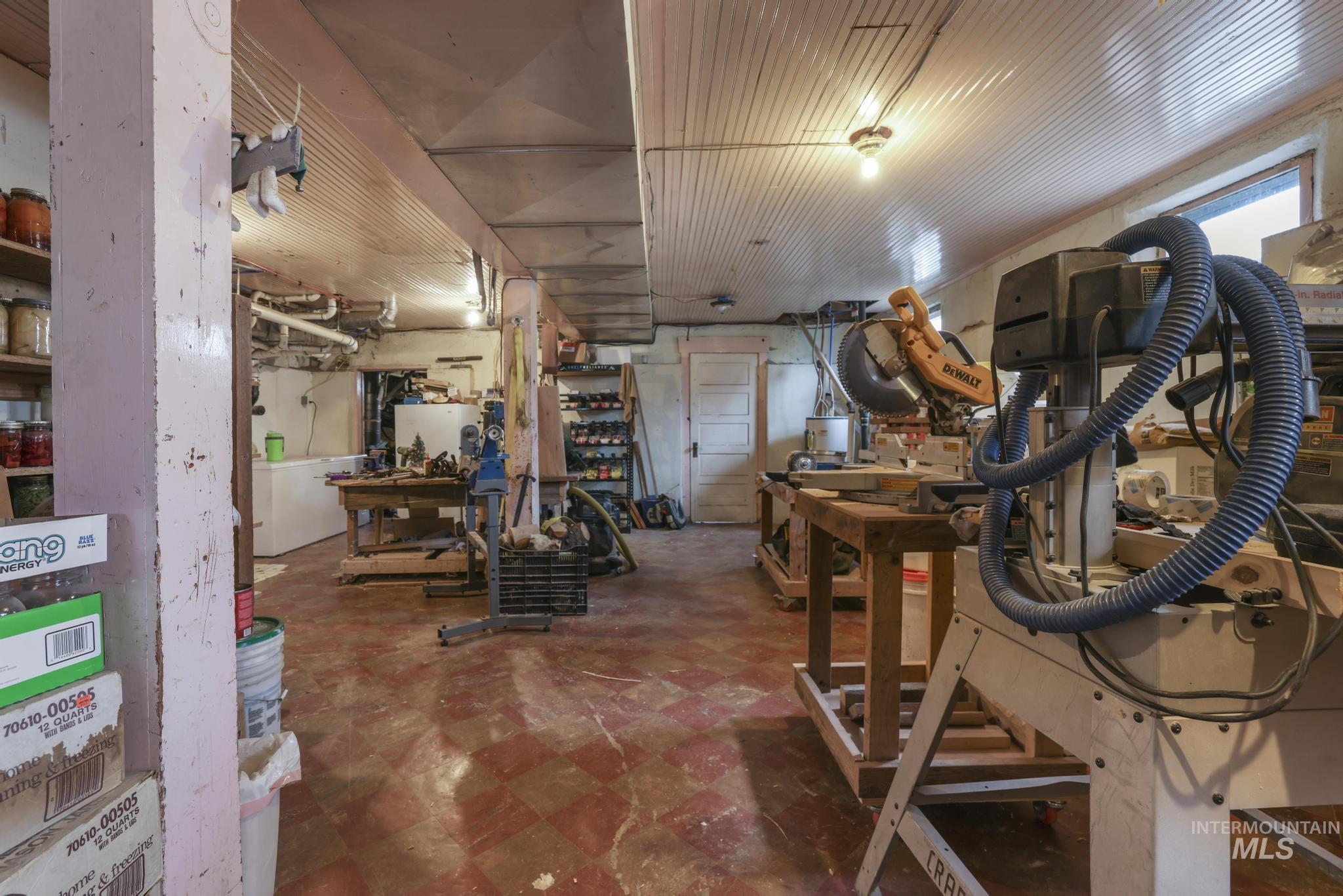 409 1st St E, Hansen, Idaho 83334, 5 Bedrooms, 3 Bathrooms, Residential For Sale, Price $450,000, 98968068