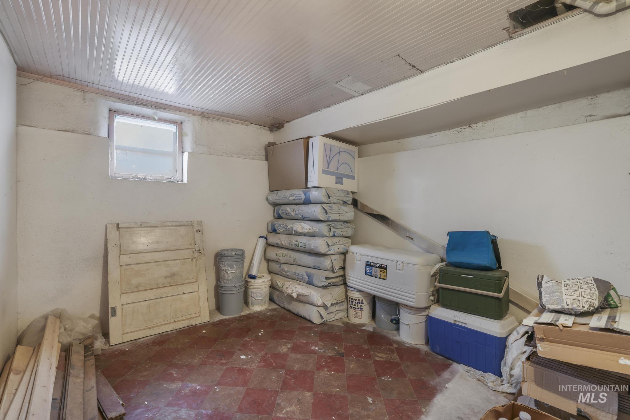 409 1st St E, Hansen, Idaho 83334, 5 Bedrooms, 3 Bathrooms, Residential For Sale, Price $450,000, 98968068