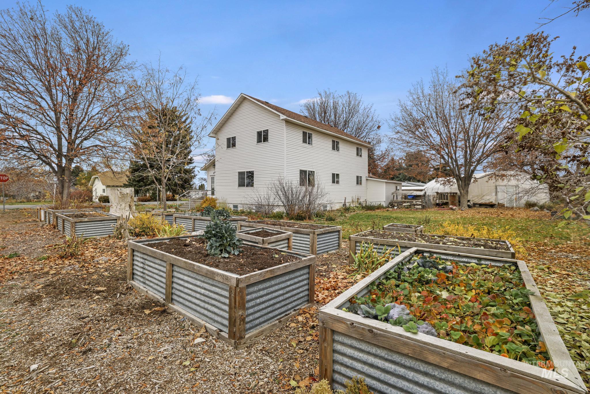 409 1st St E, Hansen, Idaho 83334, 5 Bedrooms, 3 Bathrooms, Residential For Sale, Price $450,000, 98968068