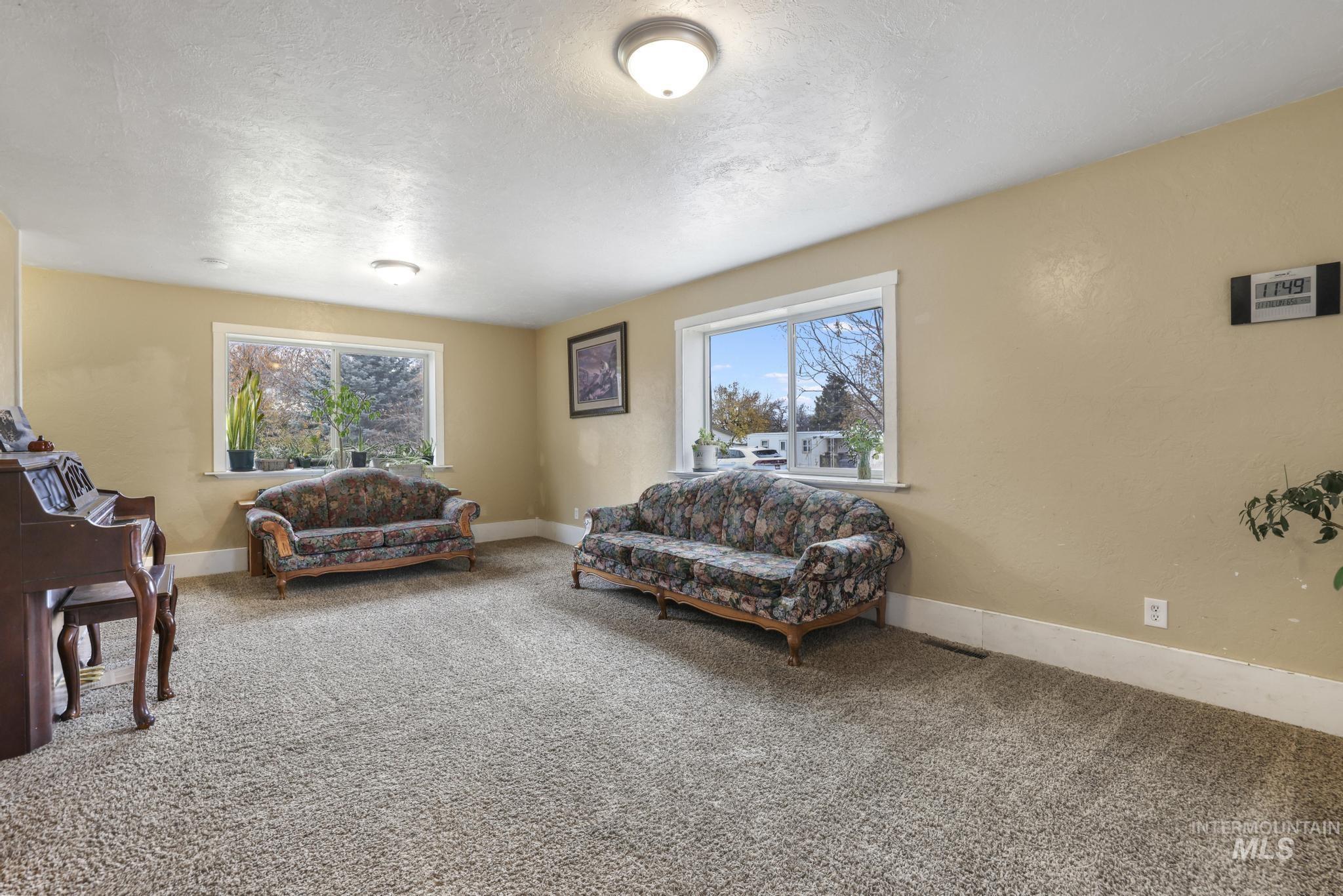 409 1st St E, Hansen, Idaho 83334, 5 Bedrooms, 3 Bathrooms, Residential For Sale, Price $450,000, 98968068