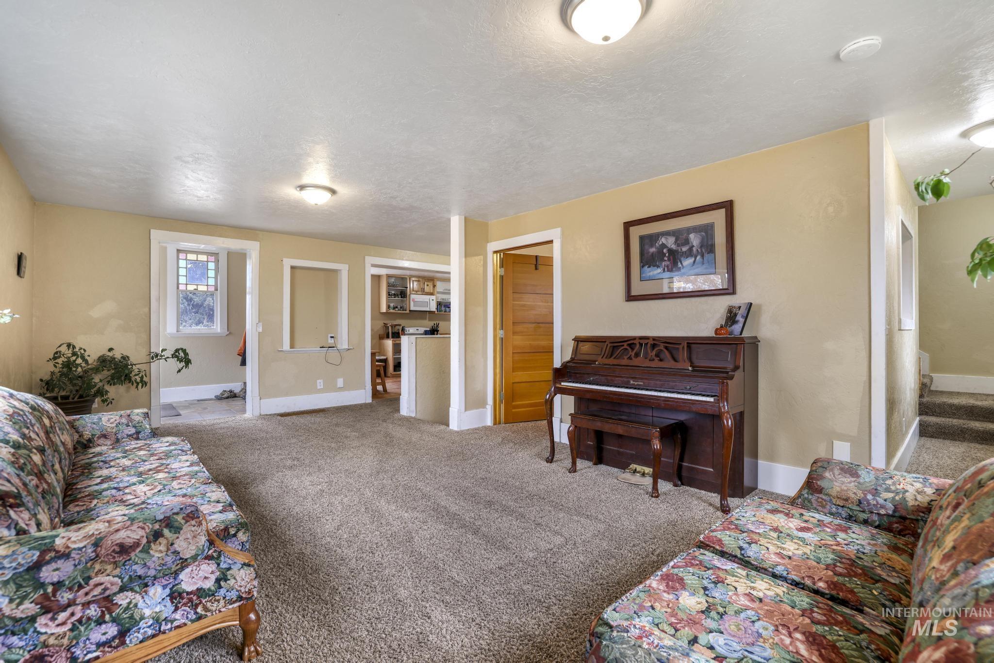 409 1st St E, Hansen, Idaho 83334, 5 Bedrooms, 3 Bathrooms, Residential For Sale, Price $450,000, 98968068