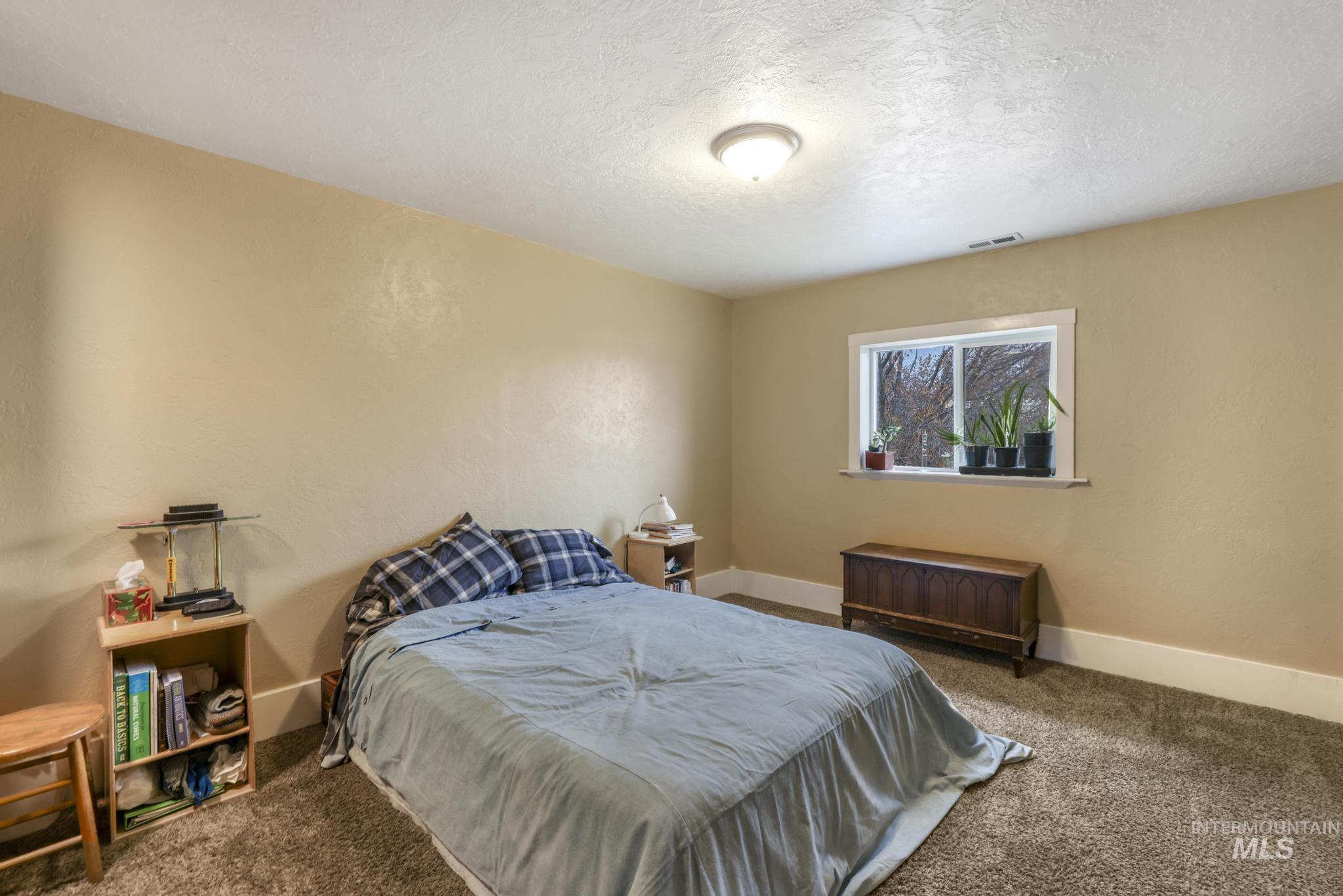 409 1st St E, Hansen, Idaho 83334, 5 Bedrooms, 3 Bathrooms, Residential For Sale, Price $450,000, 98968068