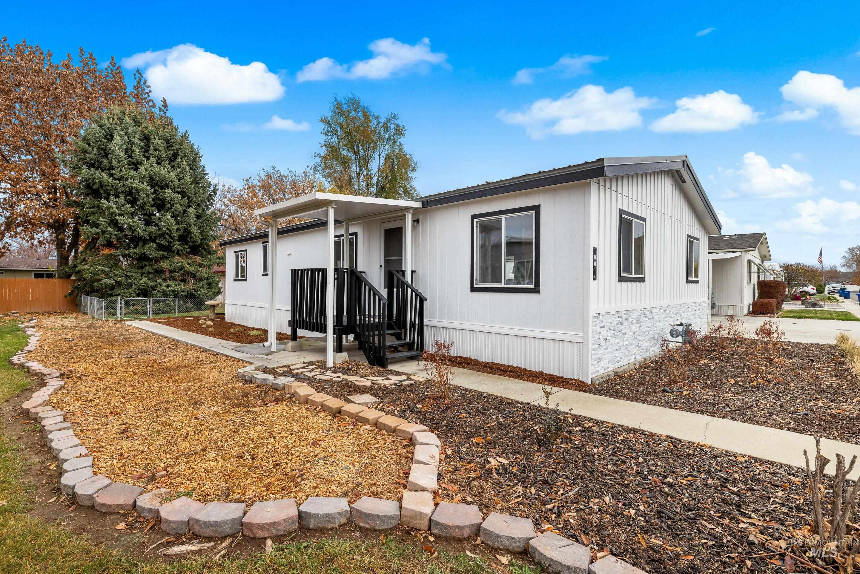 View of manufactured / mobile home