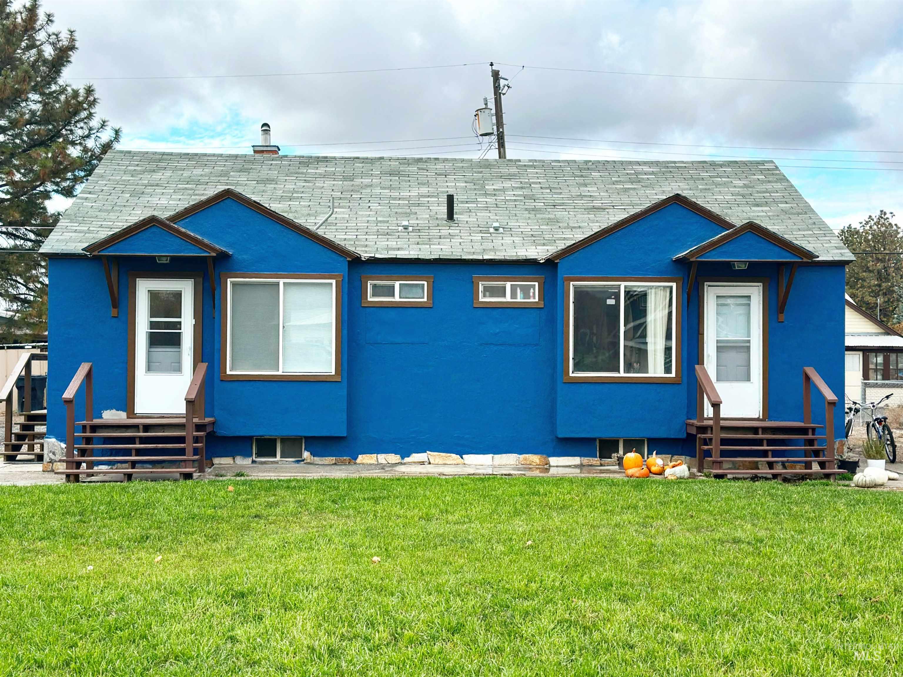 217 & 219 Oregon St, Gooding, Idaho 83330, 2 Bedrooms, 1 Bathroom, Residential Income For Sale, Price $315,000, 98968077