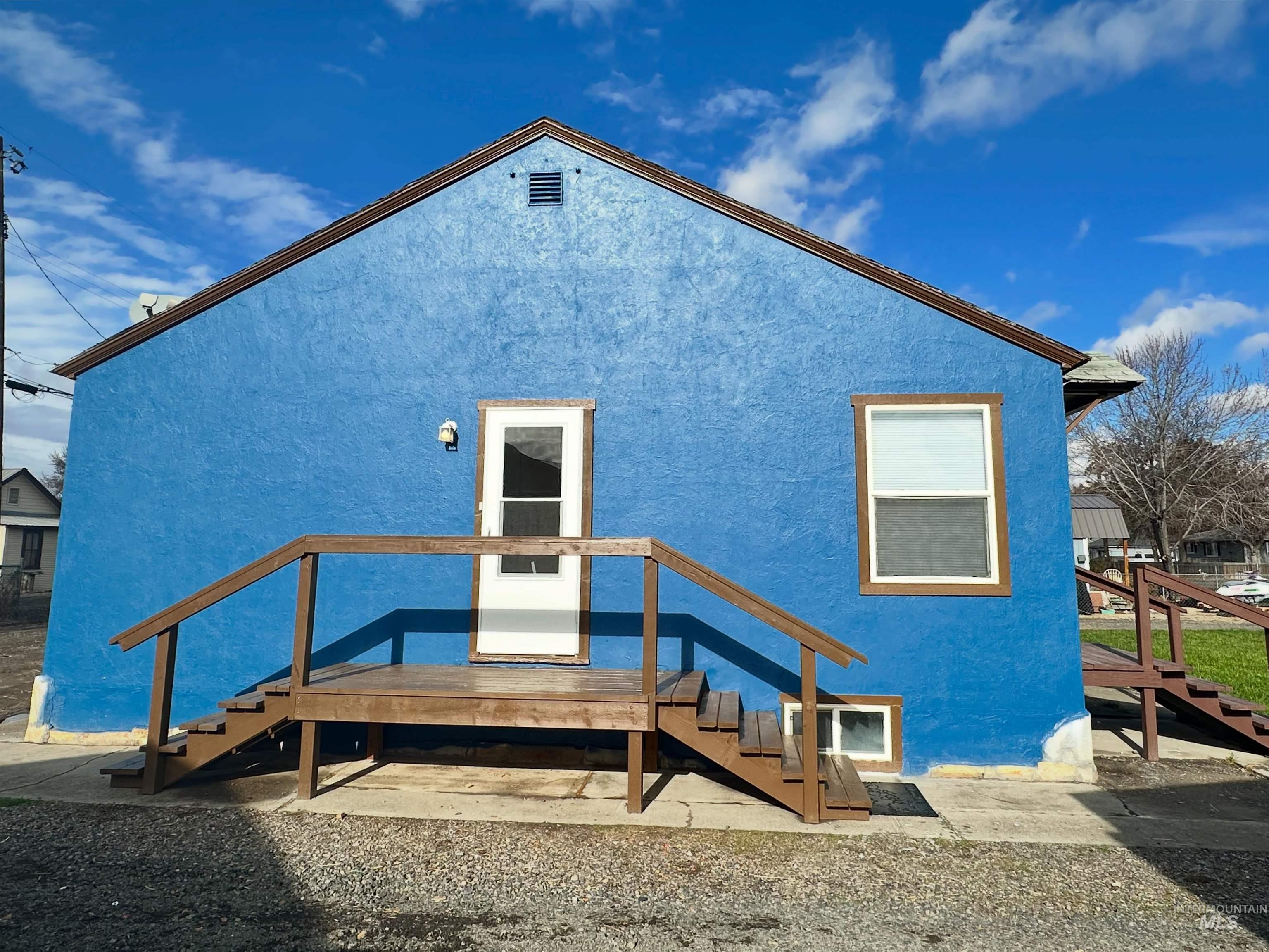 217 & 219 Oregon St, Gooding, Idaho 83330, 2 Bedrooms, 1 Bathroom, Residential Income For Sale, Price $315,000, 98968077