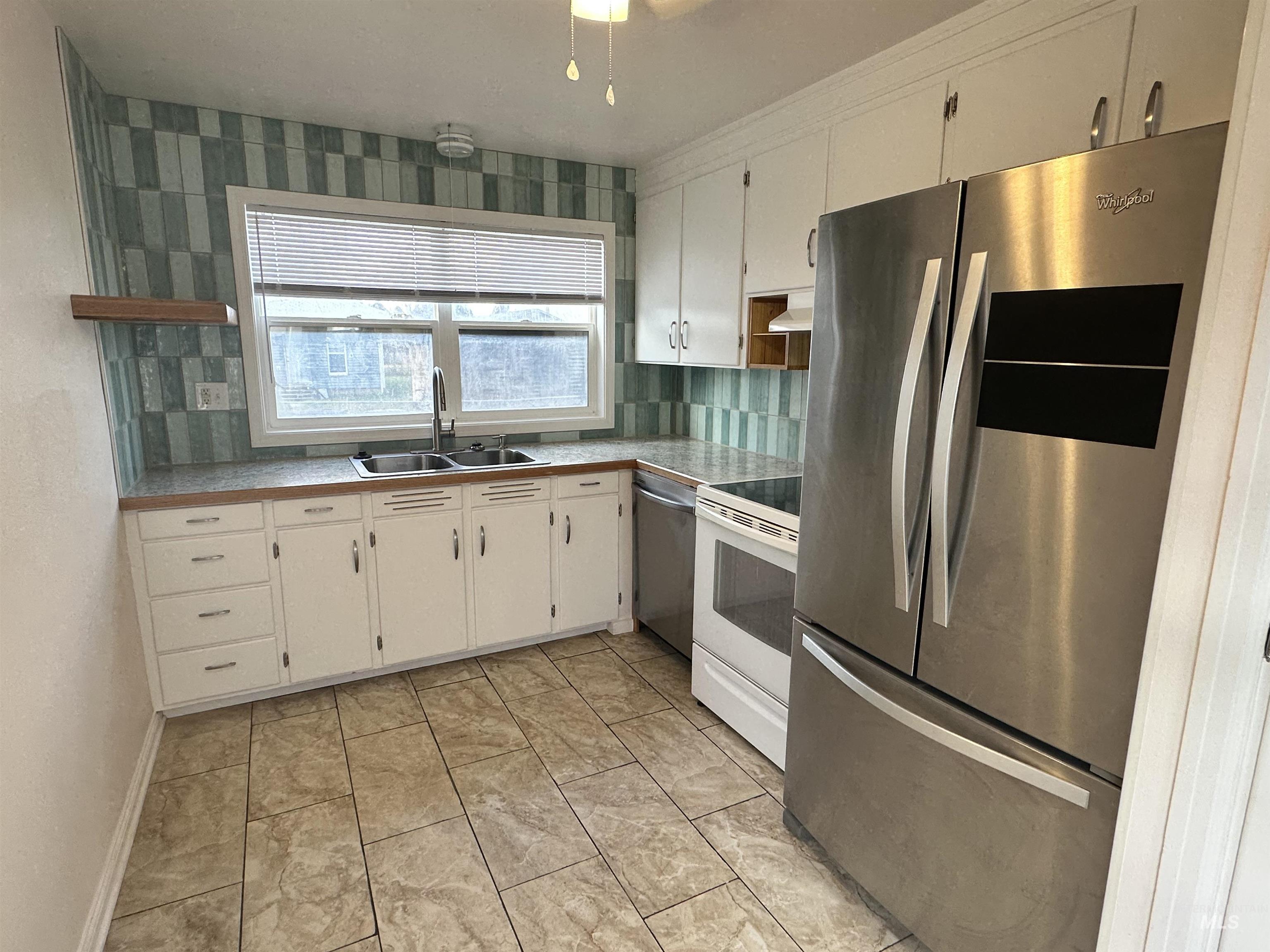 217 & 219 Oregon St, Gooding, Idaho 83330, 2 Bedrooms, 1 Bathroom, Residential Income For Sale, Price $315,000, 98968077