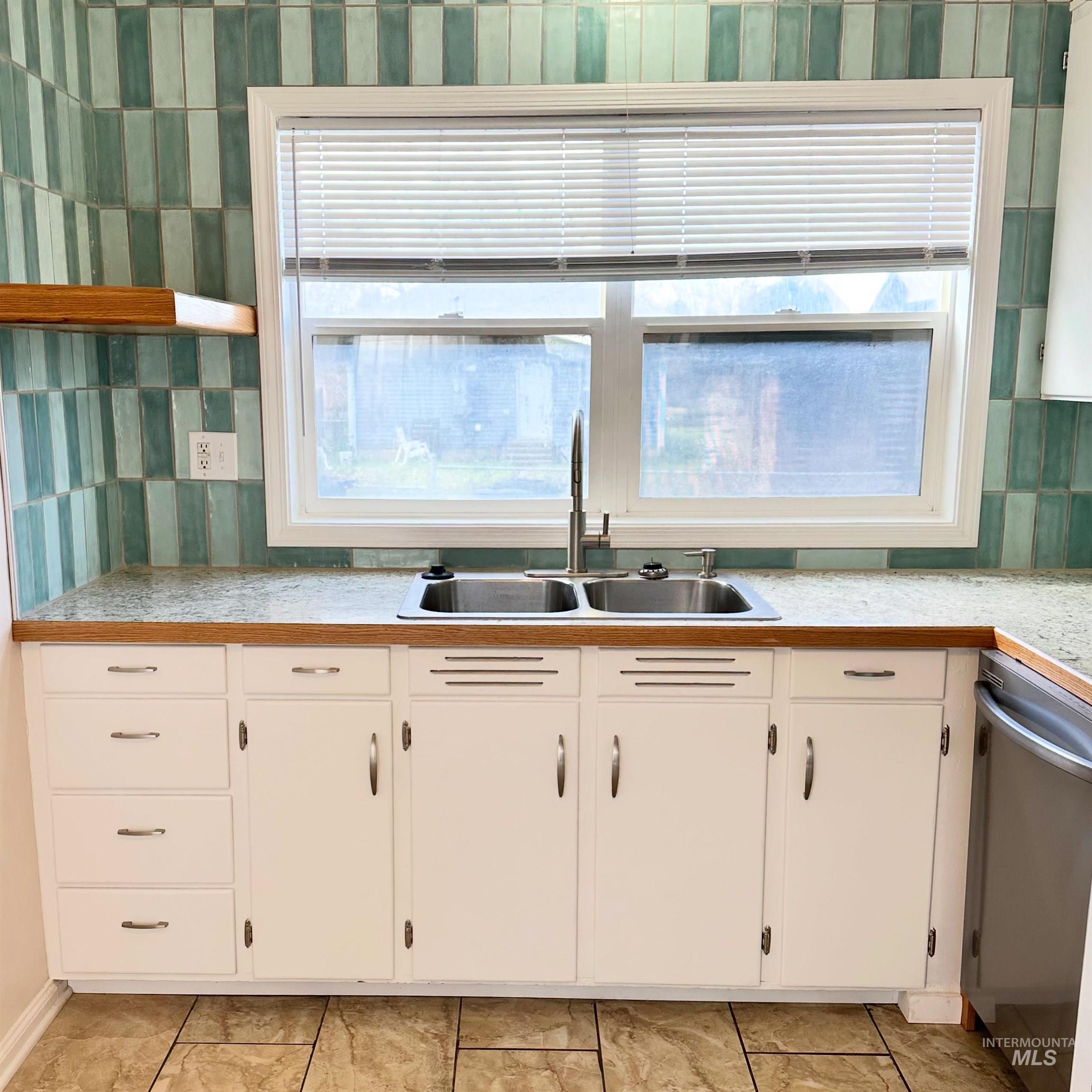 217 & 219 Oregon St, Gooding, Idaho 83330, 2 Bedrooms, 1 Bathroom, Residential Income For Sale, Price $315,000, 98968077