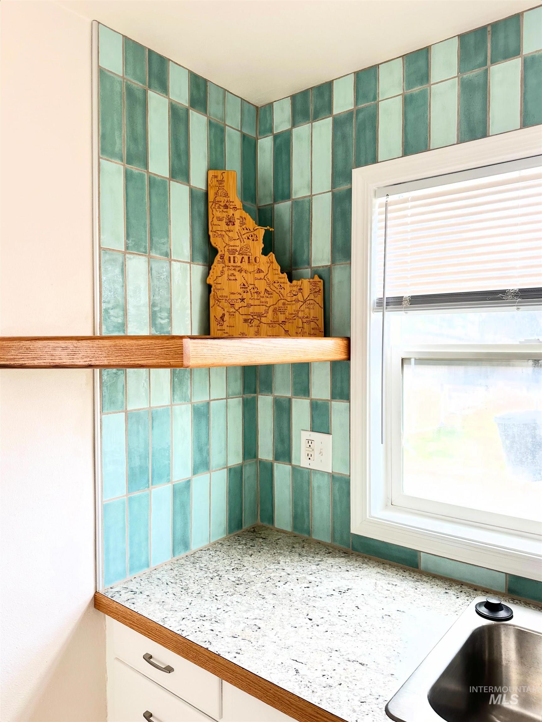 217 & 219 Oregon St, Gooding, Idaho 83330, 2 Bedrooms, 1 Bathroom, Residential Income For Sale, Price $315,000, 98968077