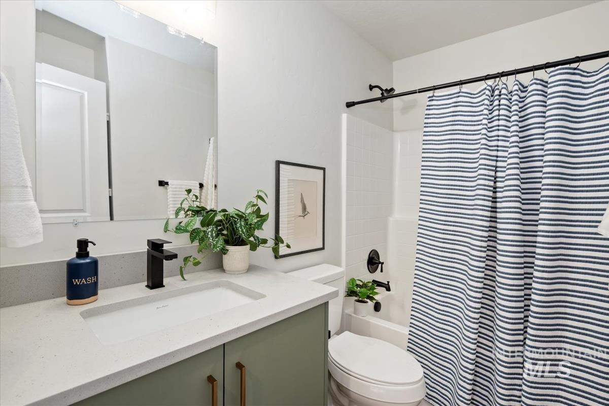 11694 W Bird Rock Dr, Nampa, Idaho 83686, 3 Bedrooms, 2.5 Bathrooms, Residential For Sale, Price $409,900, 98968087