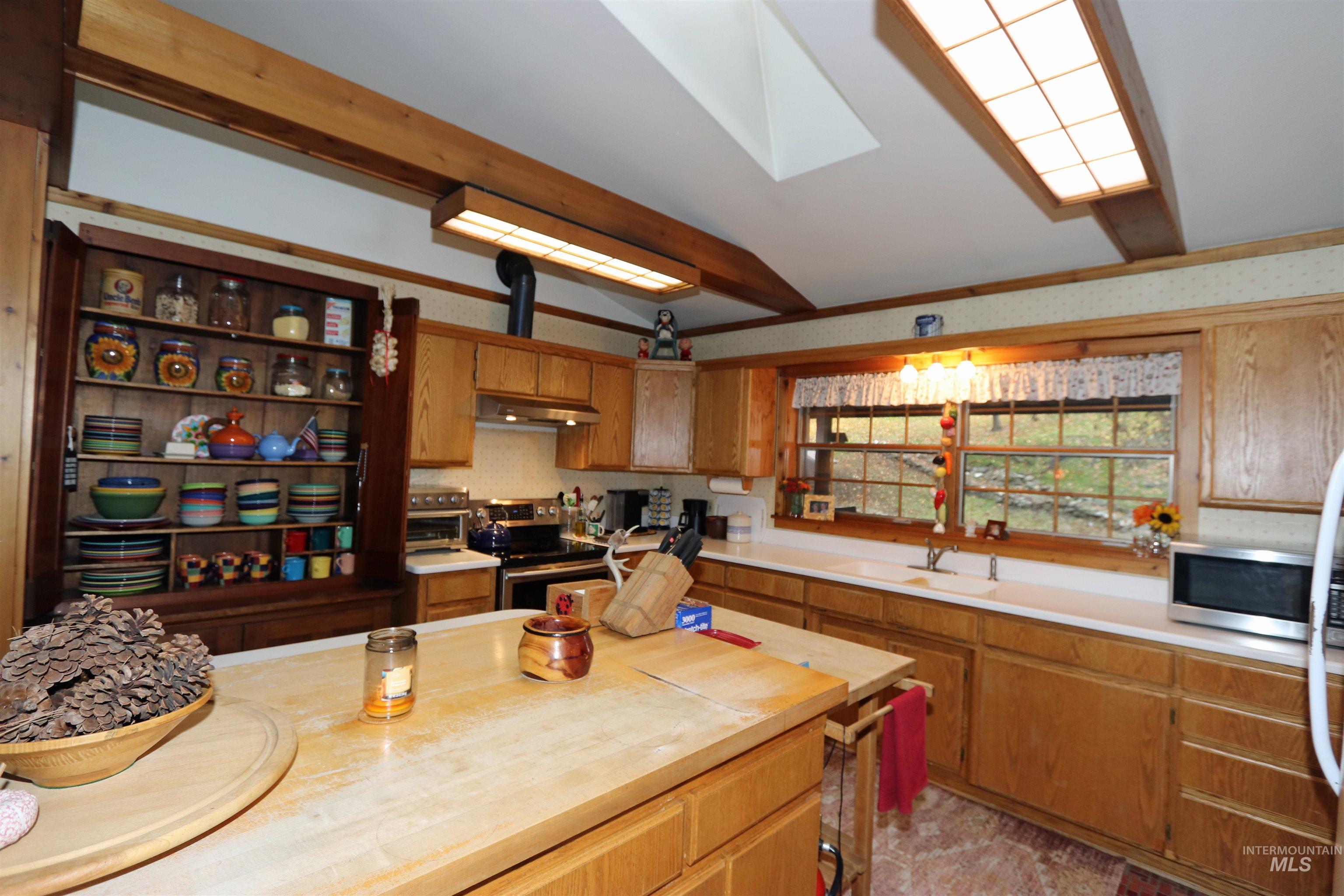 20044 Orchard Lane, Lenore, Idaho 83541, 2 Bedrooms, 2 Bathrooms, Residential For Sale, Price $850,000, 98968090