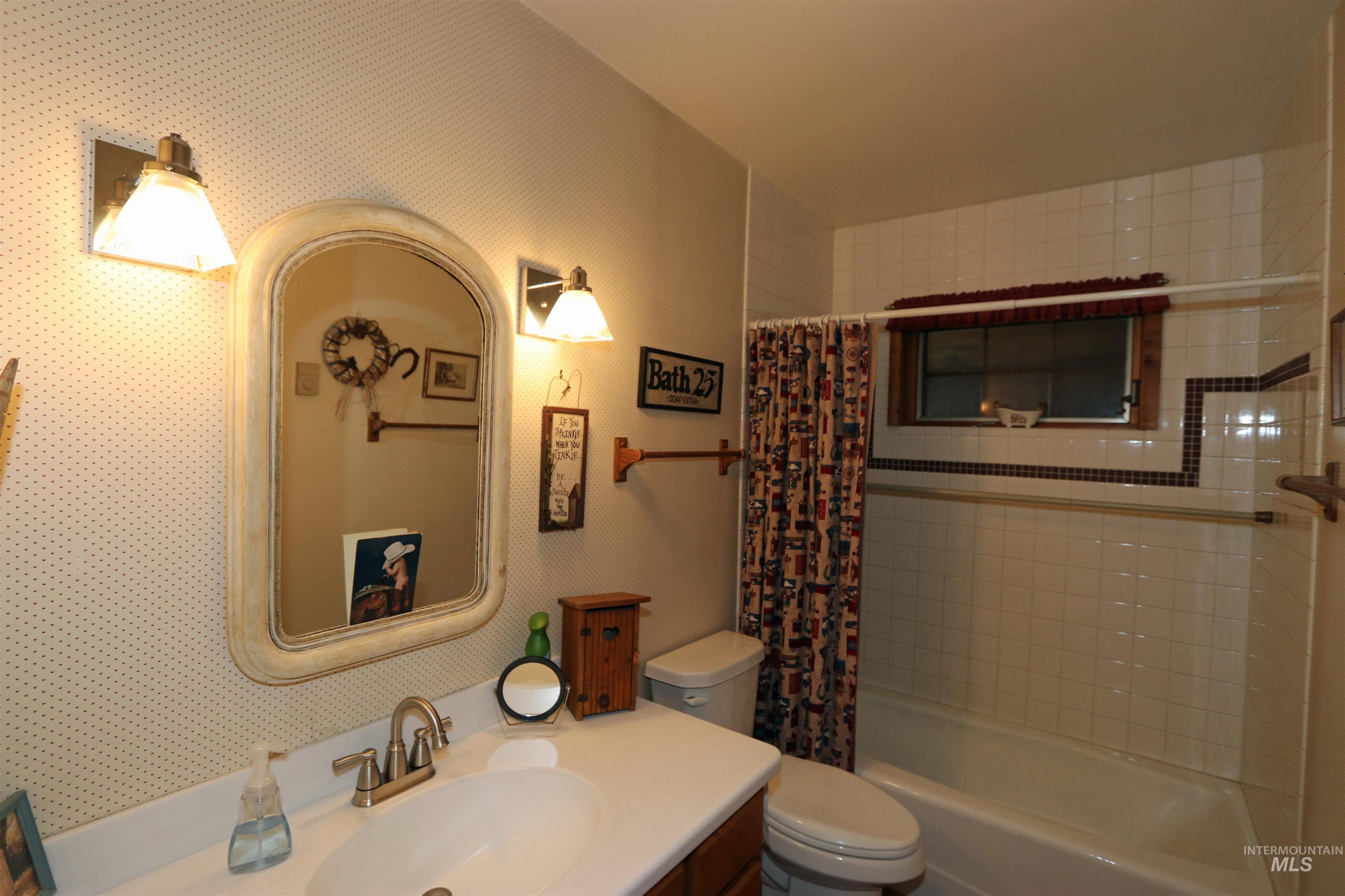 20044 Orchard Lane, Lenore, Idaho 83541, 2 Bedrooms, 2 Bathrooms, Residential For Sale, Price $850,000, 98968090