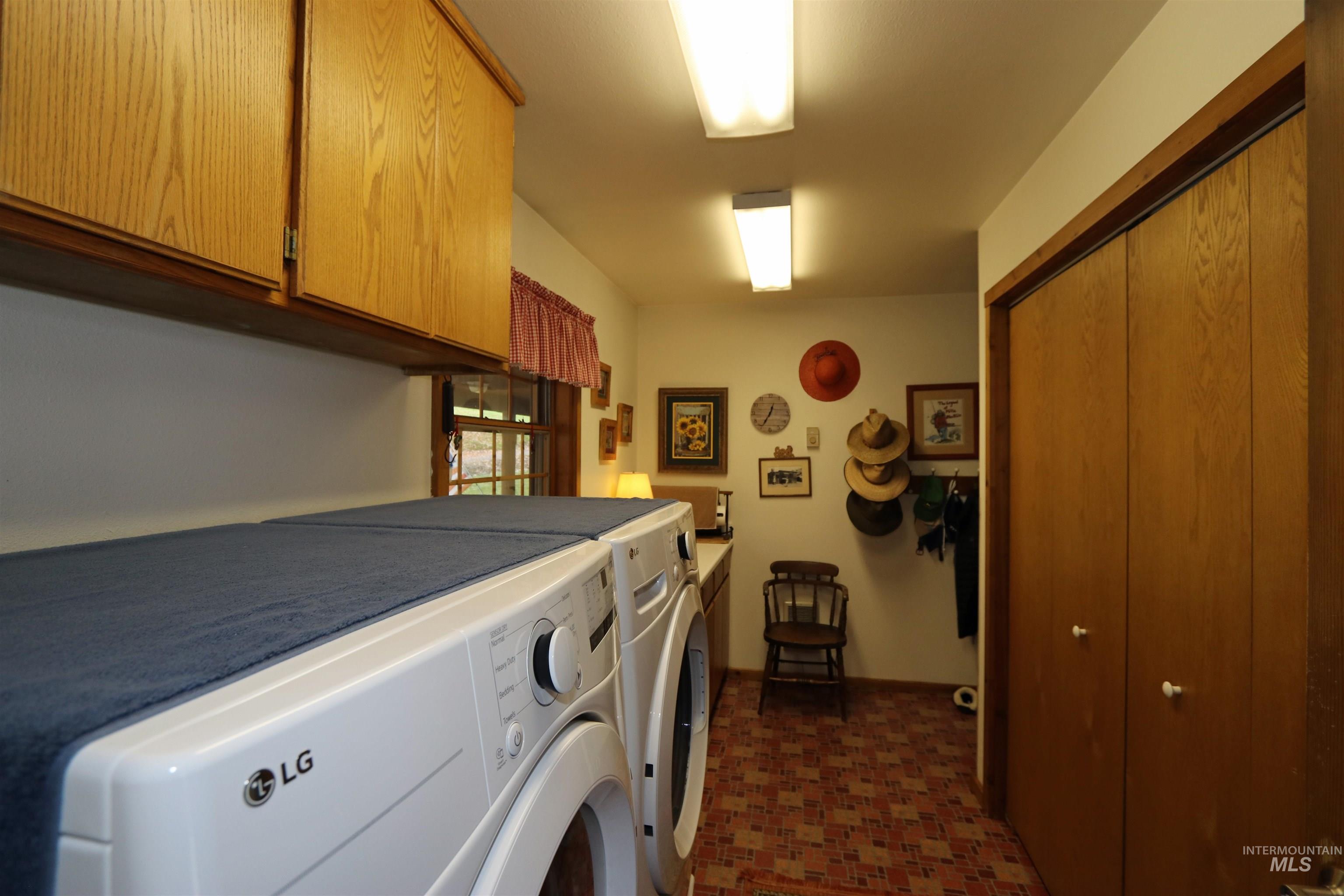 20044 Orchard Lane, Lenore, Idaho 83541, 2 Bedrooms, 2 Bathrooms, Residential For Sale, Price $850,000, 98968090