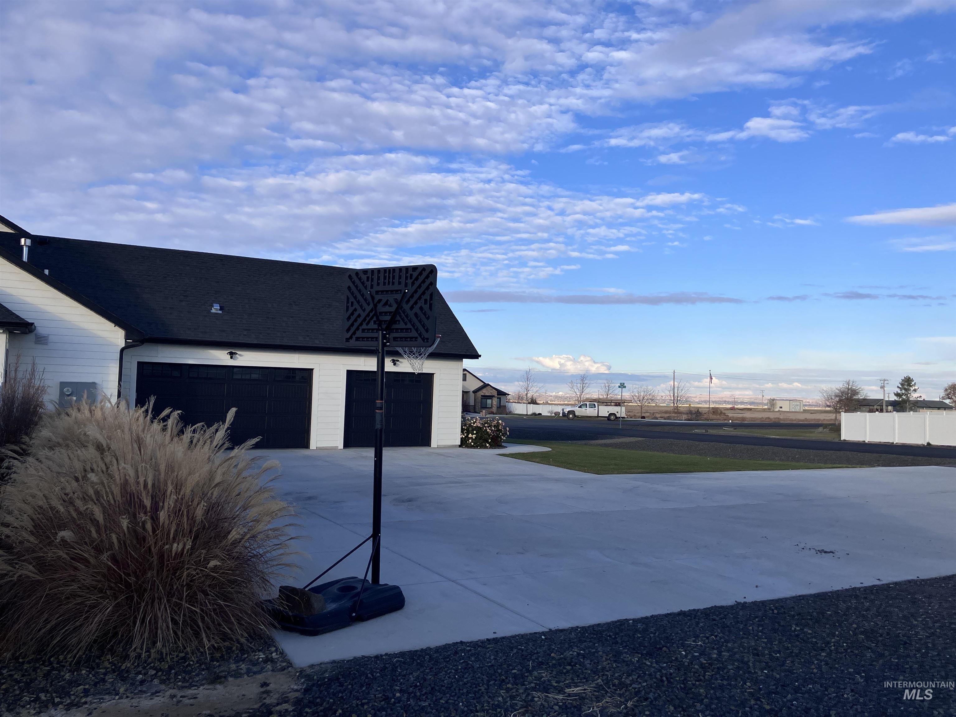 4089 N 2280 E, Filer, Idaho 83328, 5 Bedrooms, 3 Bathrooms, Residential For Sale, Price $899,000, 98968091