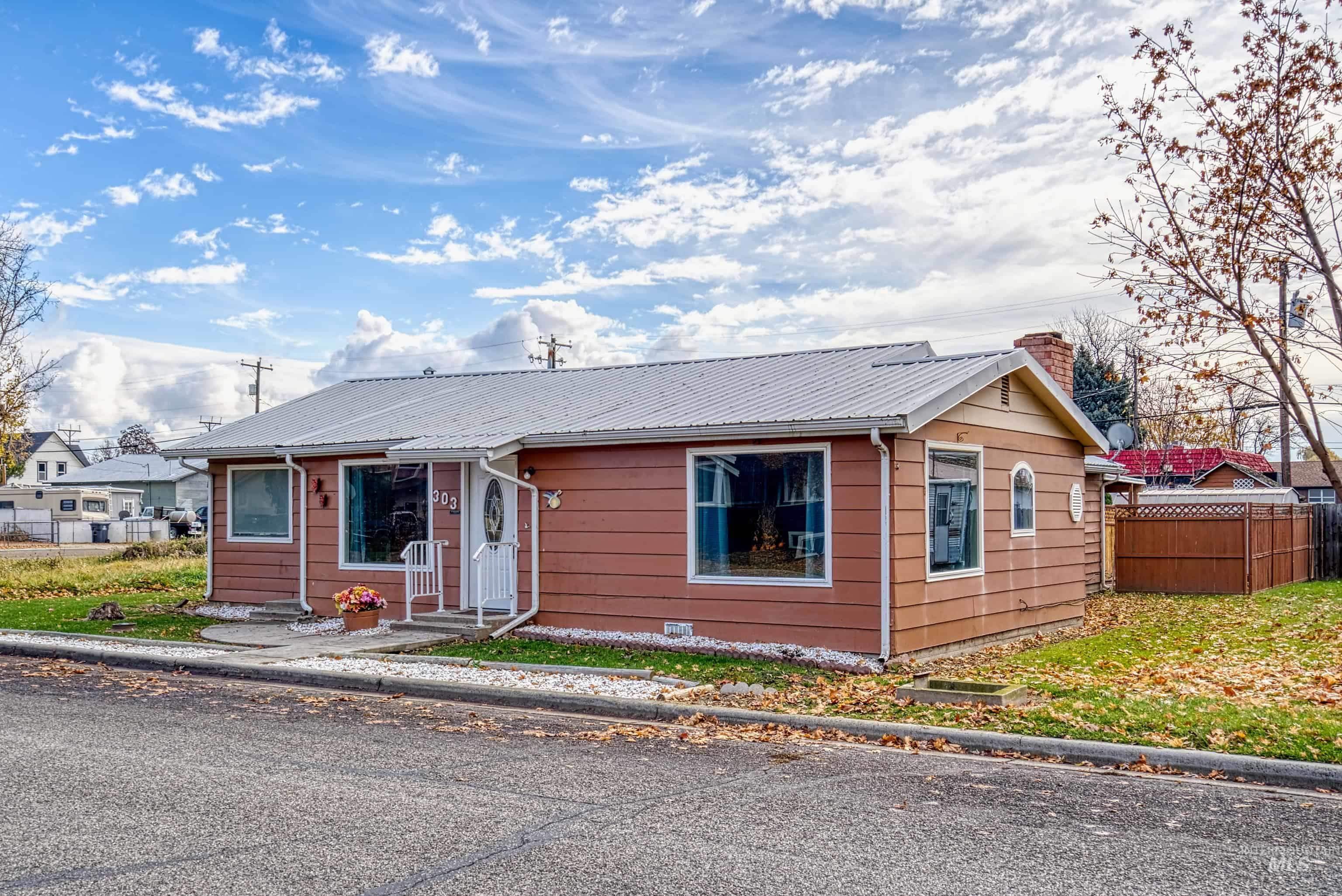 303 W 1st St, Middleton, Idaho 83644, 3 Bedrooms, 1.5 Bathrooms, Residential For Sale, Price $365,000, 98968093