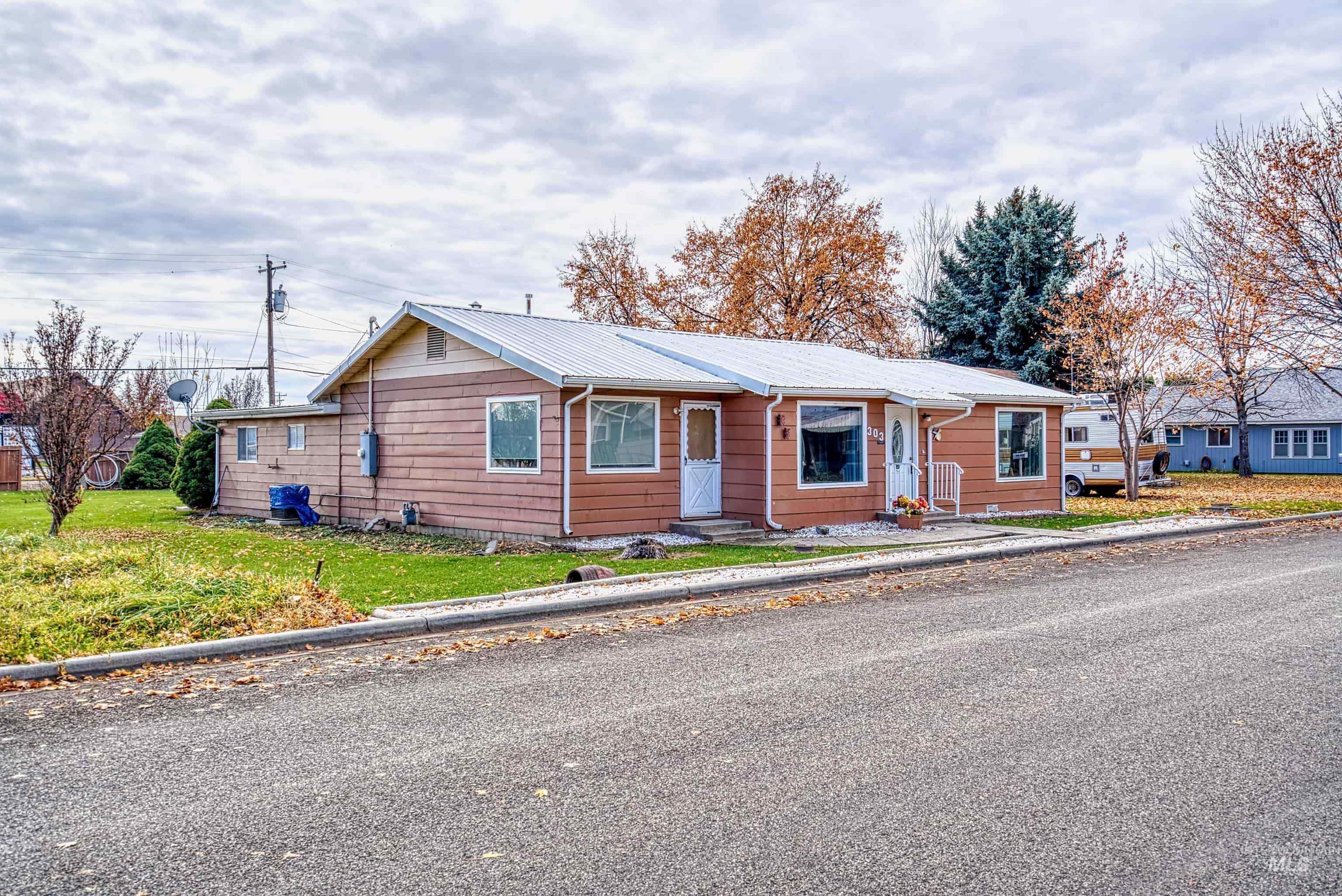 303 W 1st St, Middleton, Idaho 83644, 3 Bedrooms, 1.5 Bathrooms, Residential For Sale, Price $365,000, 98968093